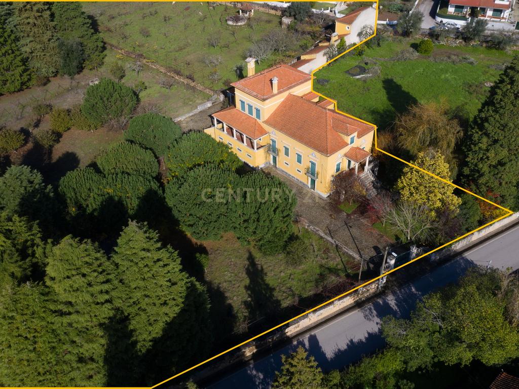 Quinta com palacete ,1168m2 de construção e terreno urbano de 1,7 ha. perto do centro de Vila Nova de Poiares - Image 33