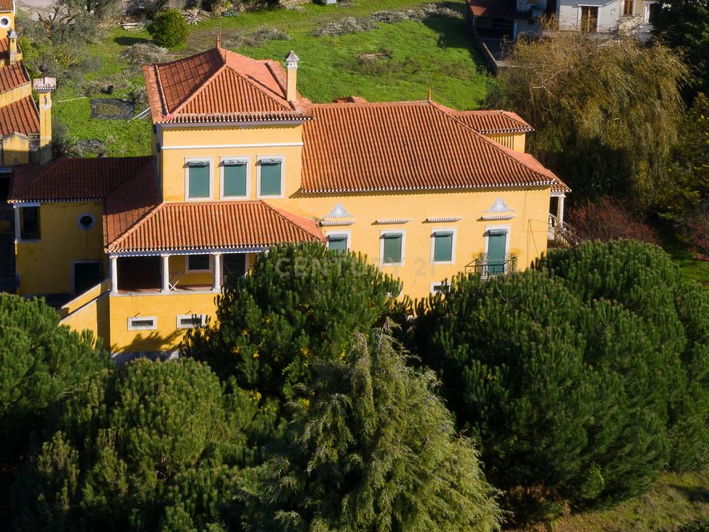 Quinta com palacete ,1168m2 de construção e terreno urbano de 1,7 ha. perto do centro de Vila Nova de Poiares - Image 10