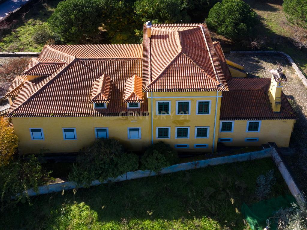 Quinta com palacete ,1168m2 de construção e terreno urbano de 1,7 ha. perto do centro de Vila Nova de Poiares - Image 35