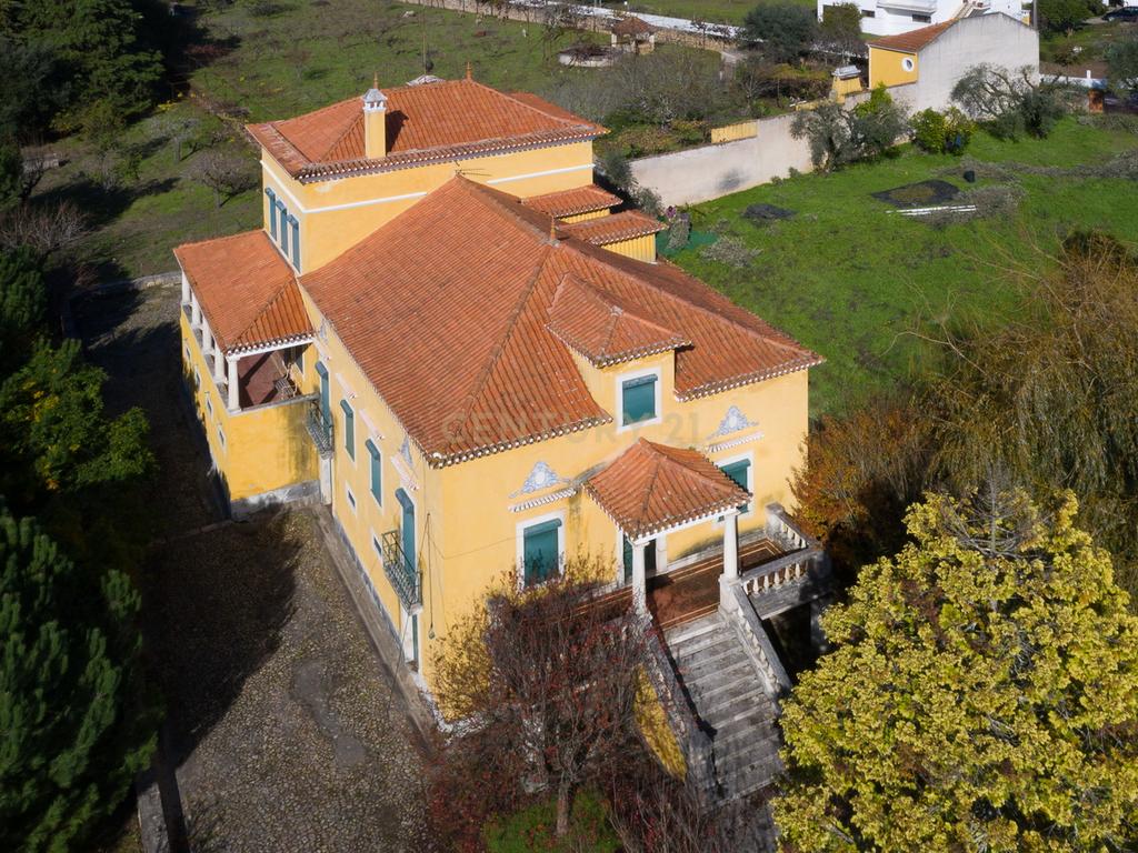 Quinta com palacete ,1168m2 de construção e terreno urbano de 1,7 ha. perto do centro de Vila Nova de Poiares - Image 34