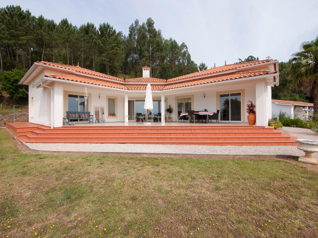 Moradia T3 + T2 térrea com anexo ,piscina,garagem e jardim com vistas panorâmicas numa localização única a 5 min. de V.N de Poiares - Image 10