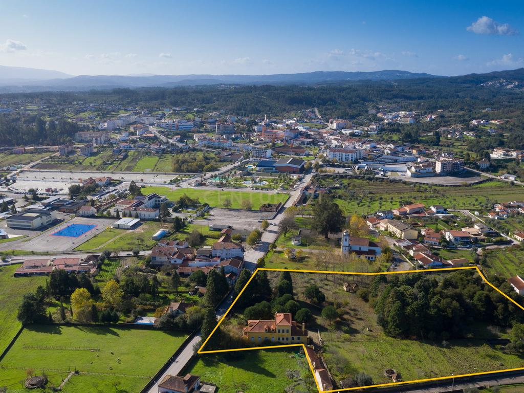Quinta com palacete ,1168m2 de construção e terreno urbano de 1,7 ha. perto do centro de Vila Nova de Poiares - Image 37