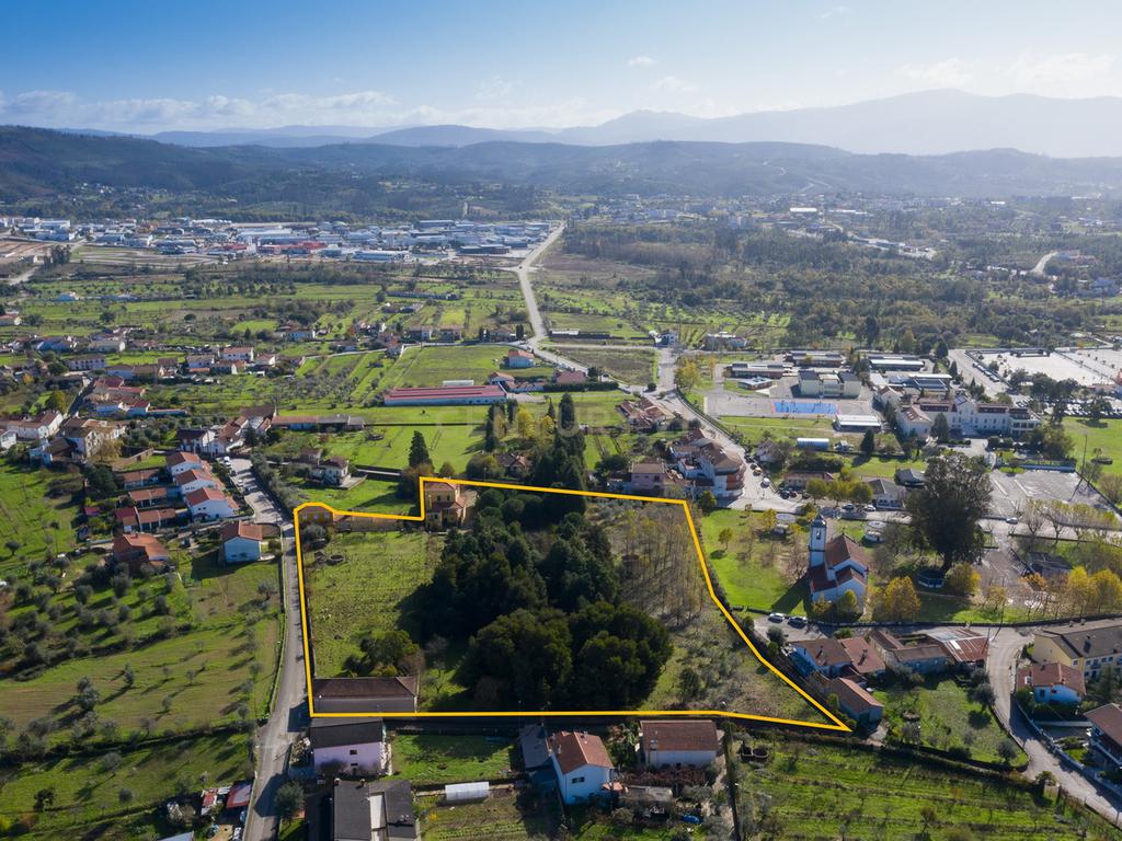 Quinta com palacete ,1168m2 de construção e terreno urbano de 1,7 ha. perto do centro de Vila Nova de Poiares - Image 36