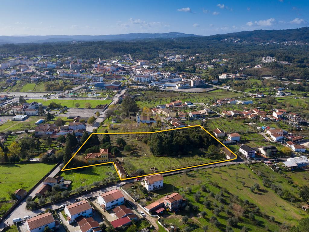 Quinta com palacete ,1168m2 de construção e terreno urbano de 1,7 ha. perto do centro de Vila Nova de Poiares - Image 7
