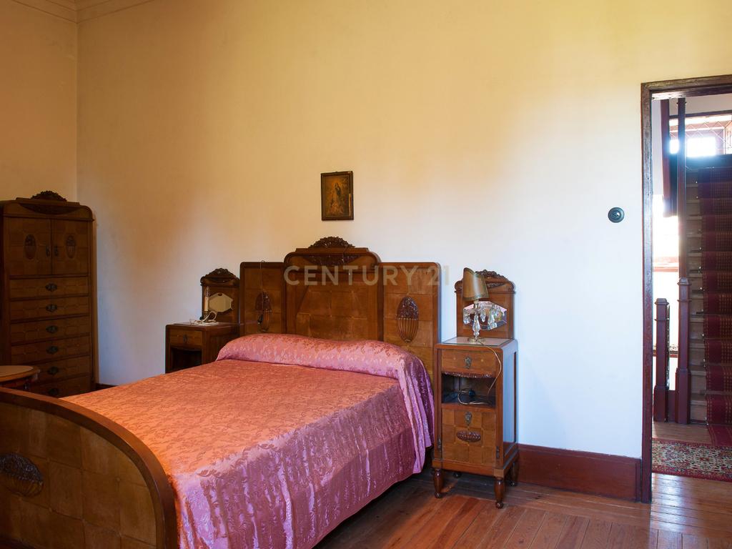 Quinta com palacete ,1168m2 de construção e terreno urbano de 1,7 ha. perto do centro de Vila Nova de Poiares - Image 23
