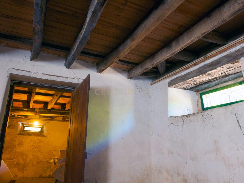 Quinta com palacete ,1168m2 de construção e terreno urbano de 1,7 ha. perto do centro de Vila Nova de Poiares - Image 27