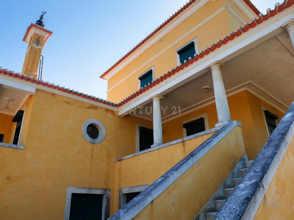 Quinta com palacete ,1168m2 de construção e terreno urbano de 1,7 ha. perto do centro de Vila Nova de Poiares - Image 13