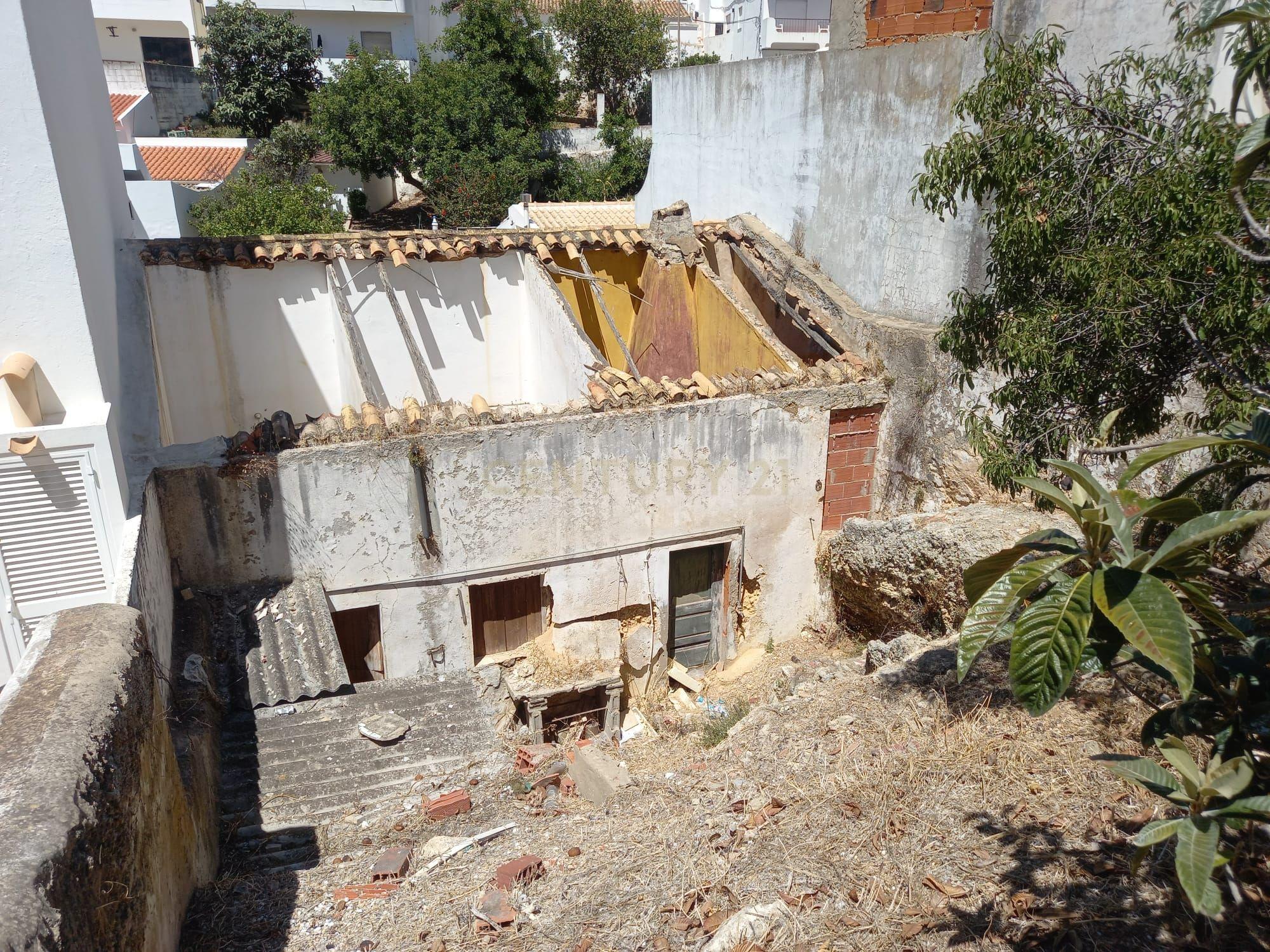 Vista mar terreno urbano com ruina - Image 7