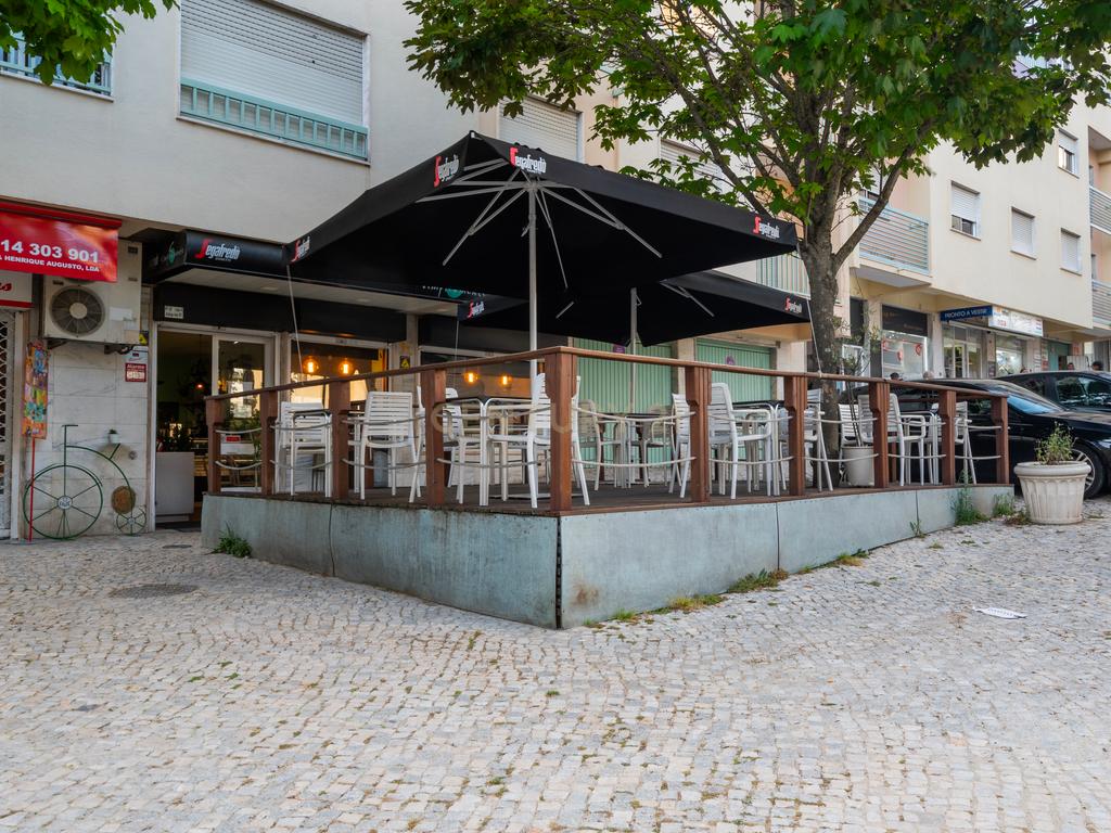 Espaço Comercial - Pastelaria - Monte Abraão - Queluz-Massamá - Image 1