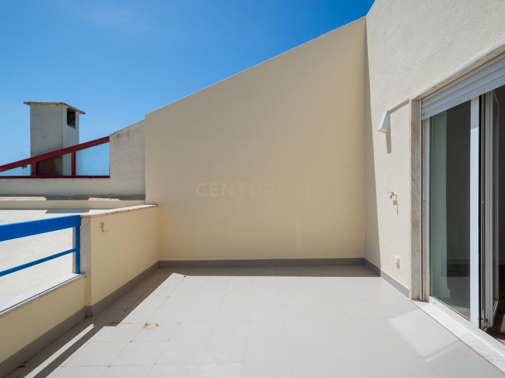 Se sempre sonhou viver em cima da praia, este é o seu futuro lar! - Image 16