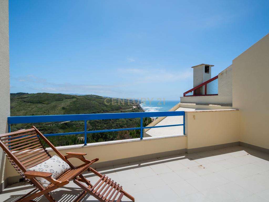 Se sempre sonhou viver em cima da praia, este é o seu futuro lar! - Image 2
