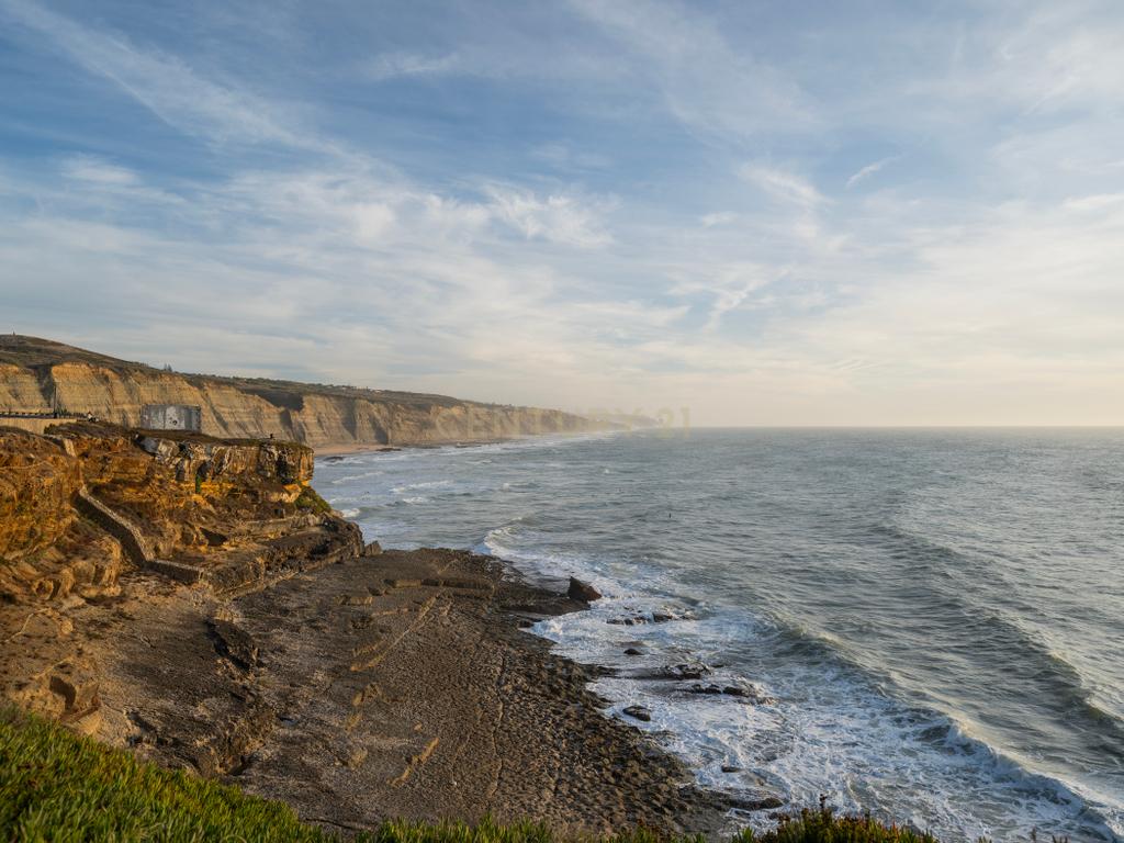 Se sempre sonhou viver em cima da praia, este é o seu futuro lar! - Image 1