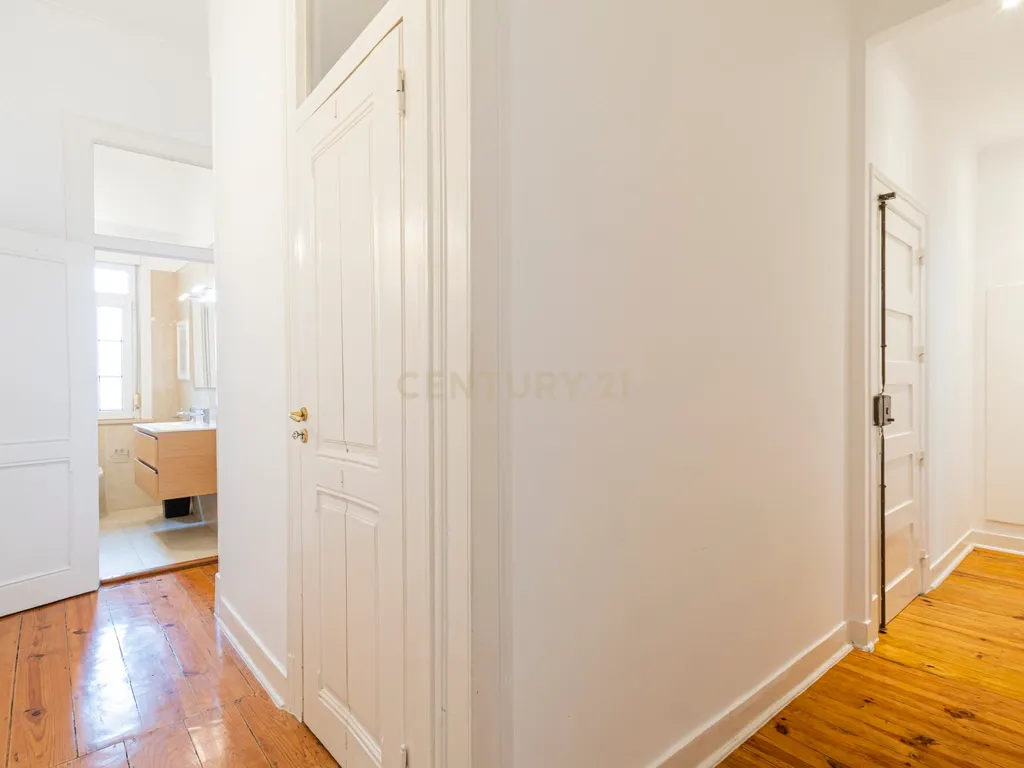 Descubra o Charme da Rua da Bombarda: T3 com Terraço e Vista Deslumbrante! - Image 21