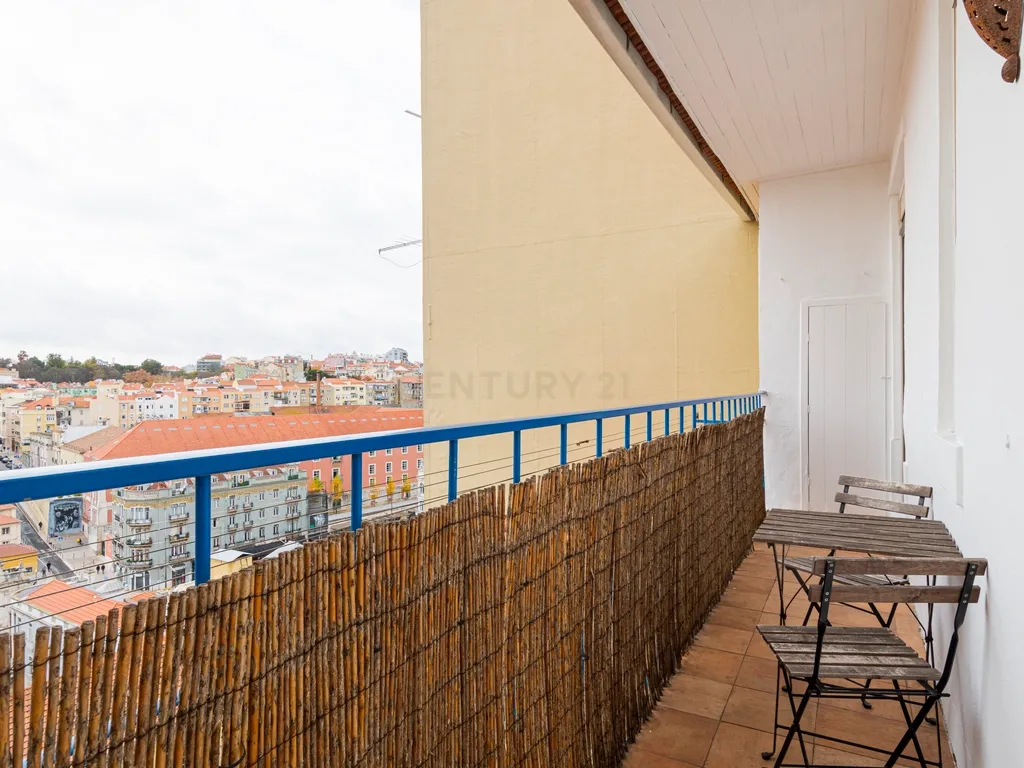 Descubra o Charme da Rua da Bombarda: T3 com Terraço e Vista Deslumbrante! - Image 9