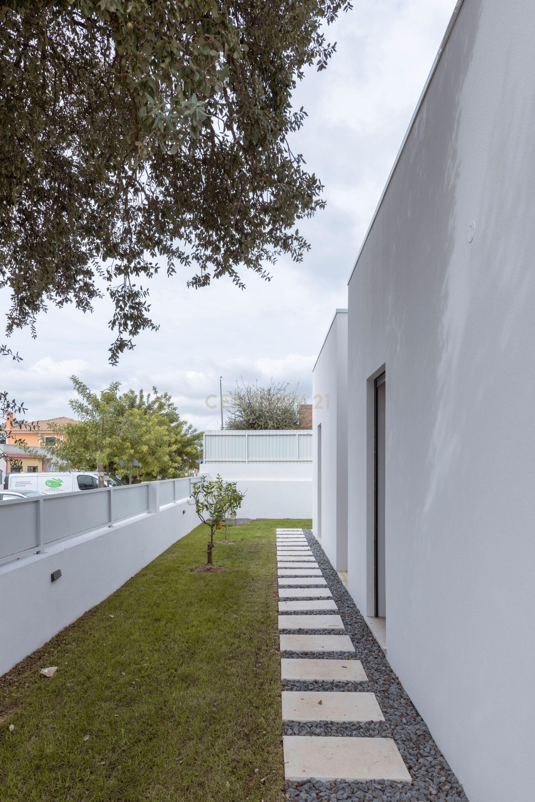 Moradia T4 com piscina em Azeitão - Image 21