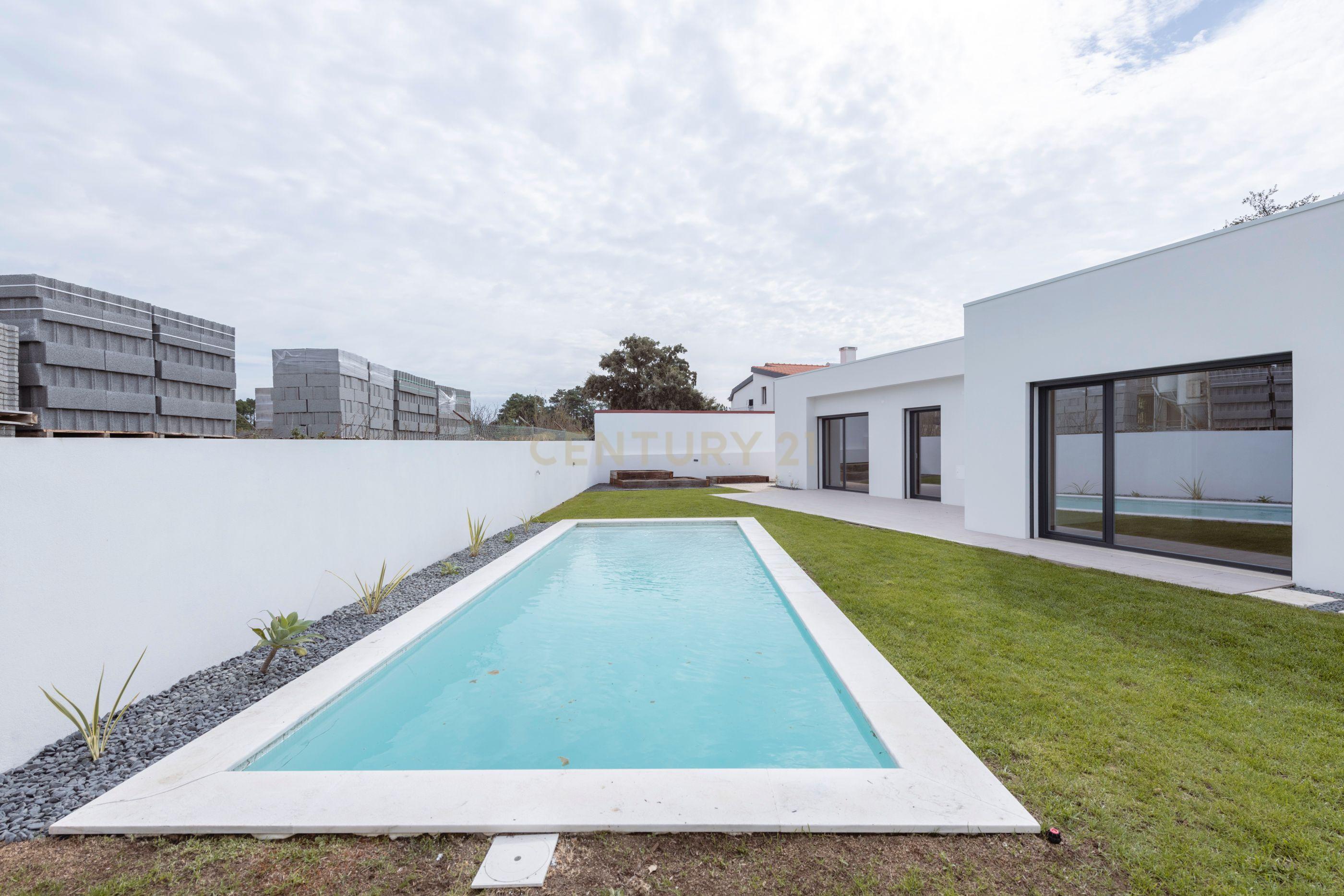 Moradia T4 com piscina em Azeitão - Image 1