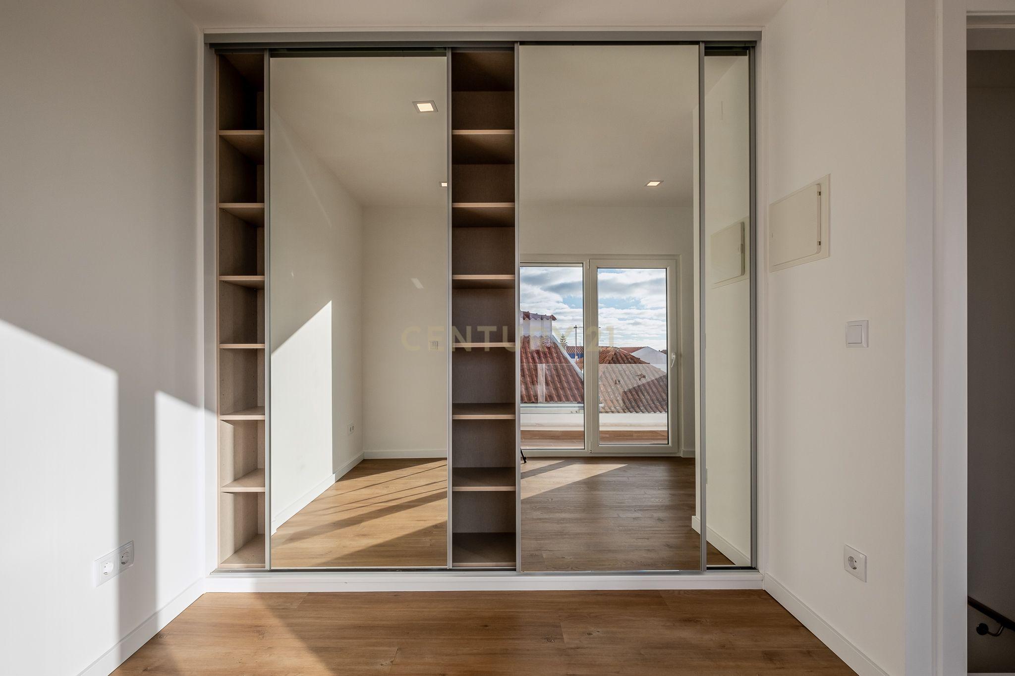 Moradia T2 TOTALMENTE REMODELADA com Vista Mar em Ribamar junto à Praia dos Coxos (ERICEIRA) Uma Oportunidade Única! - Image 19