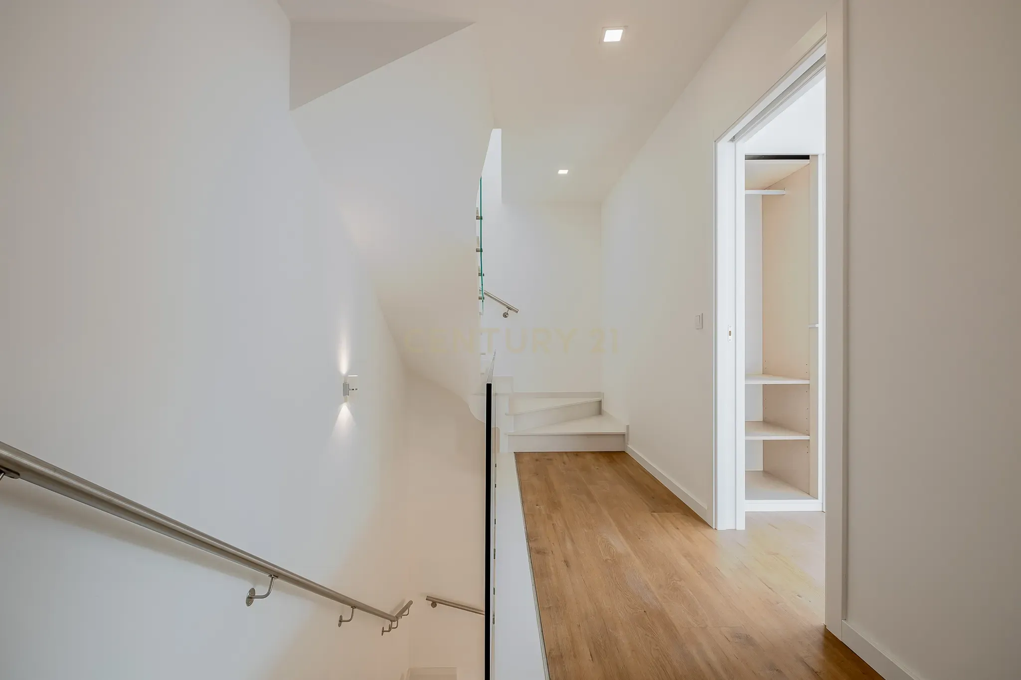 Moradia T2 TOTALMENTE REMODELADA com Vista Mar em Ribamar junto à Praia dos Coxos (ERICEIRA) Uma Oportunidade Única! - Image 10
