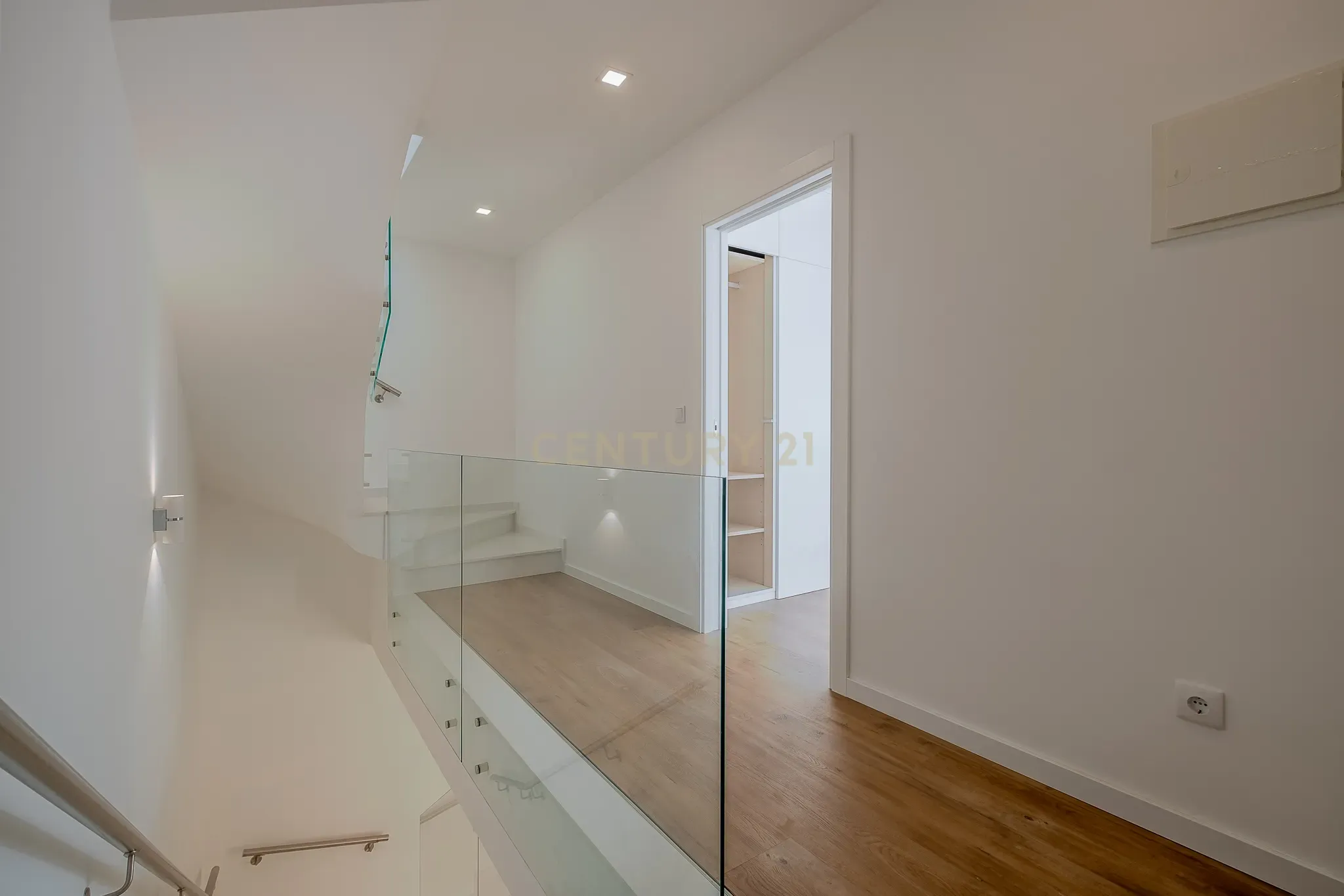 Moradia T2 TOTALMENTE REMODELADA com Vista Mar em Ribamar junto à Praia dos Coxos (ERICEIRA) Uma Oportunidade Única! - Image 13