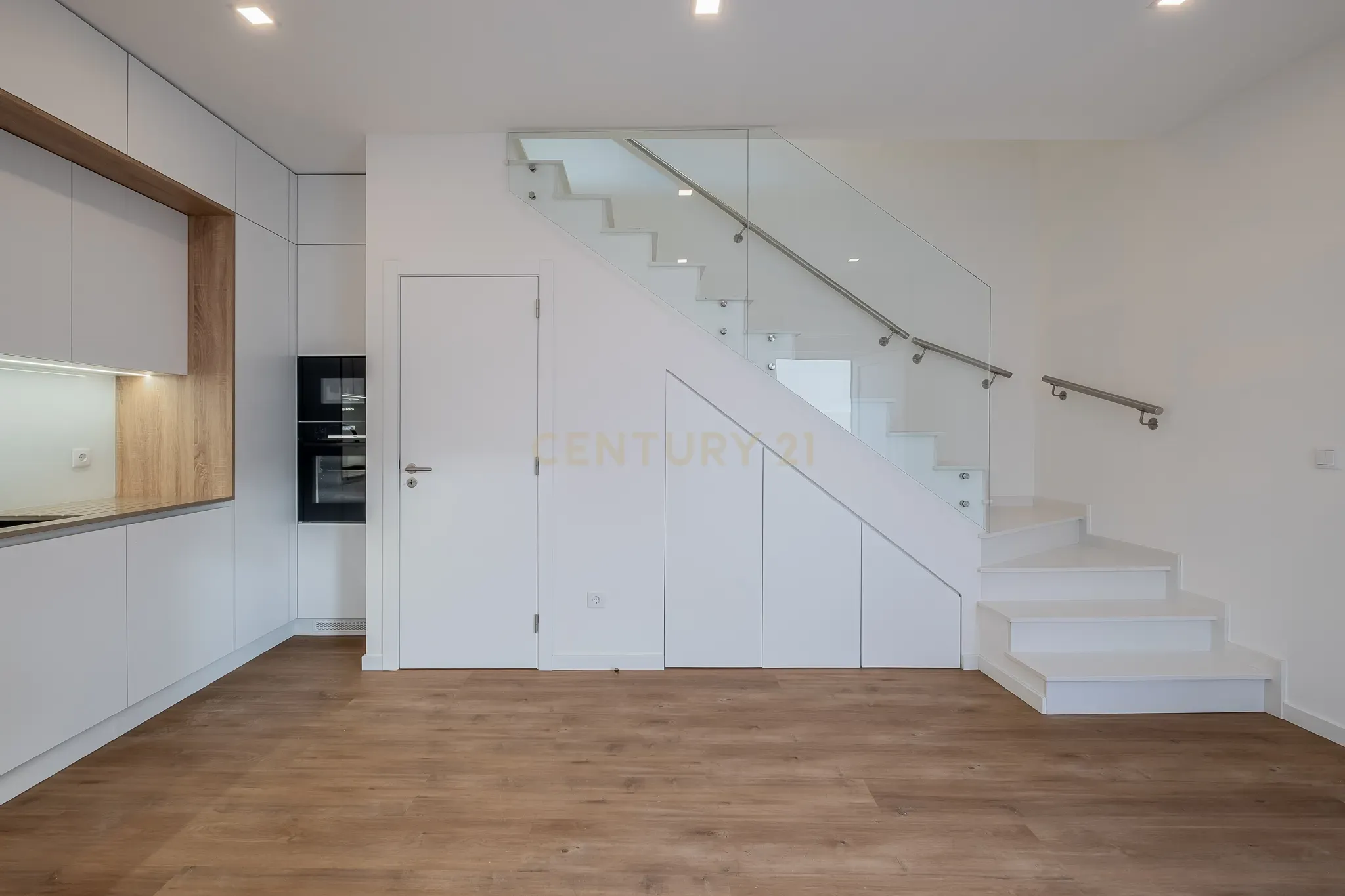Moradia T2 TOTALMENTE REMODELADA com Vista Mar em Ribamar junto à Praia dos Coxos (ERICEIRA) Uma Oportunidade Única! - Image 6