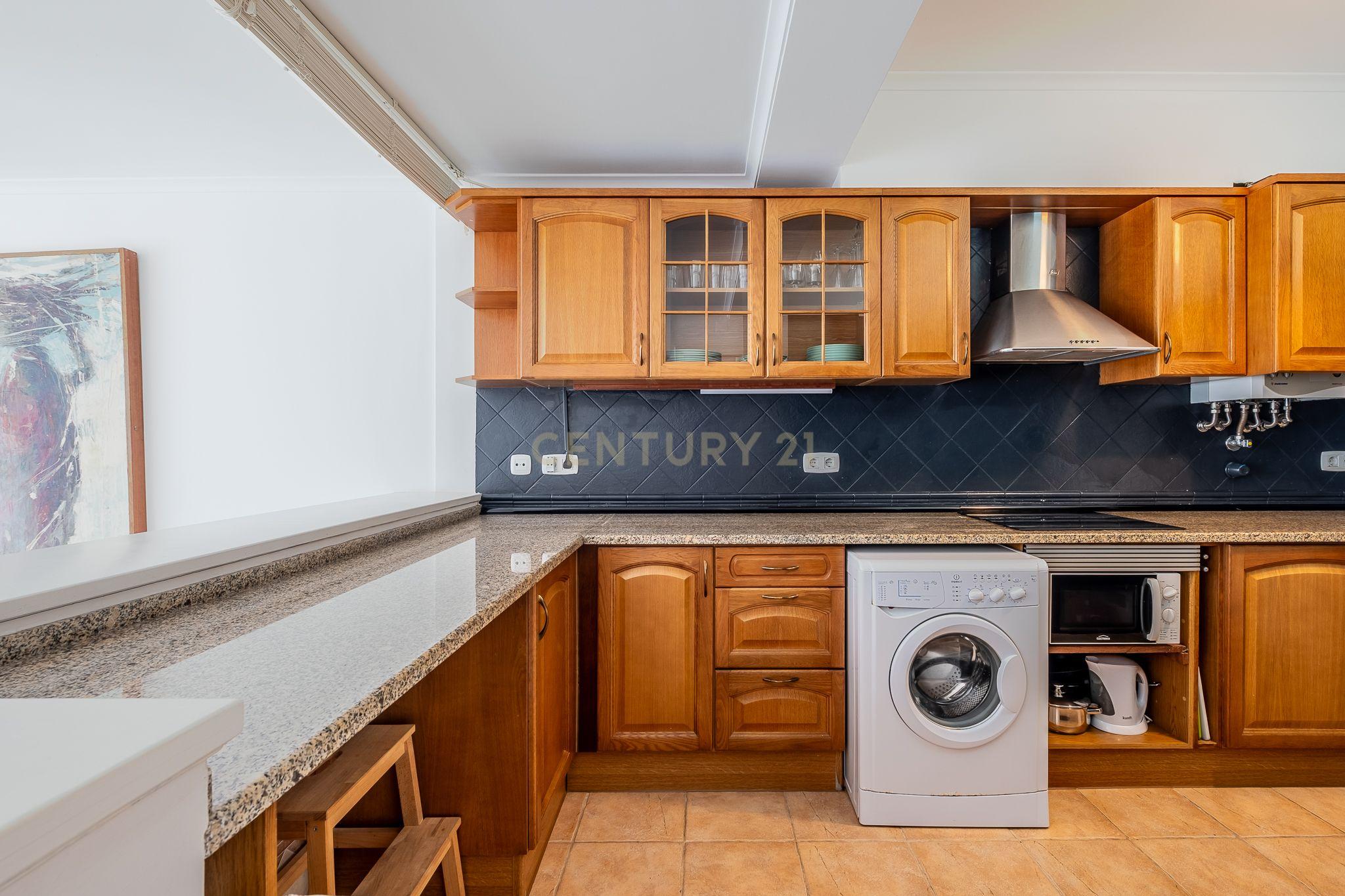 Apartamento T2+1 á beira mar da praia de São Lourenço. - Image 3