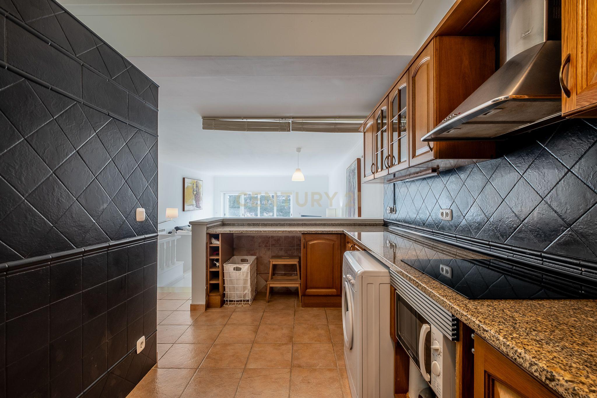 Apartamento T2+1 á beira mar da praia de São Lourenço. - Image 2