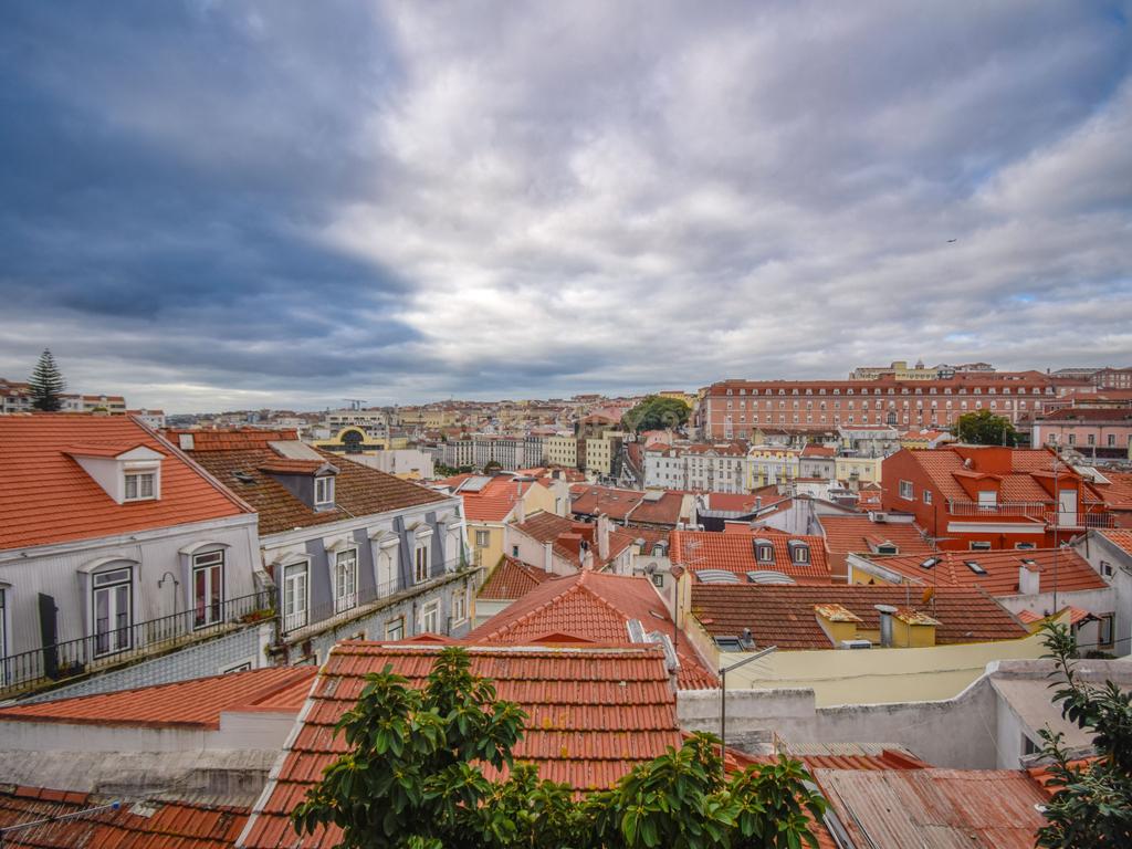 T1 totalmente reabilitado na Mouraria, com vista fantástica sobre a baixa - Image 3