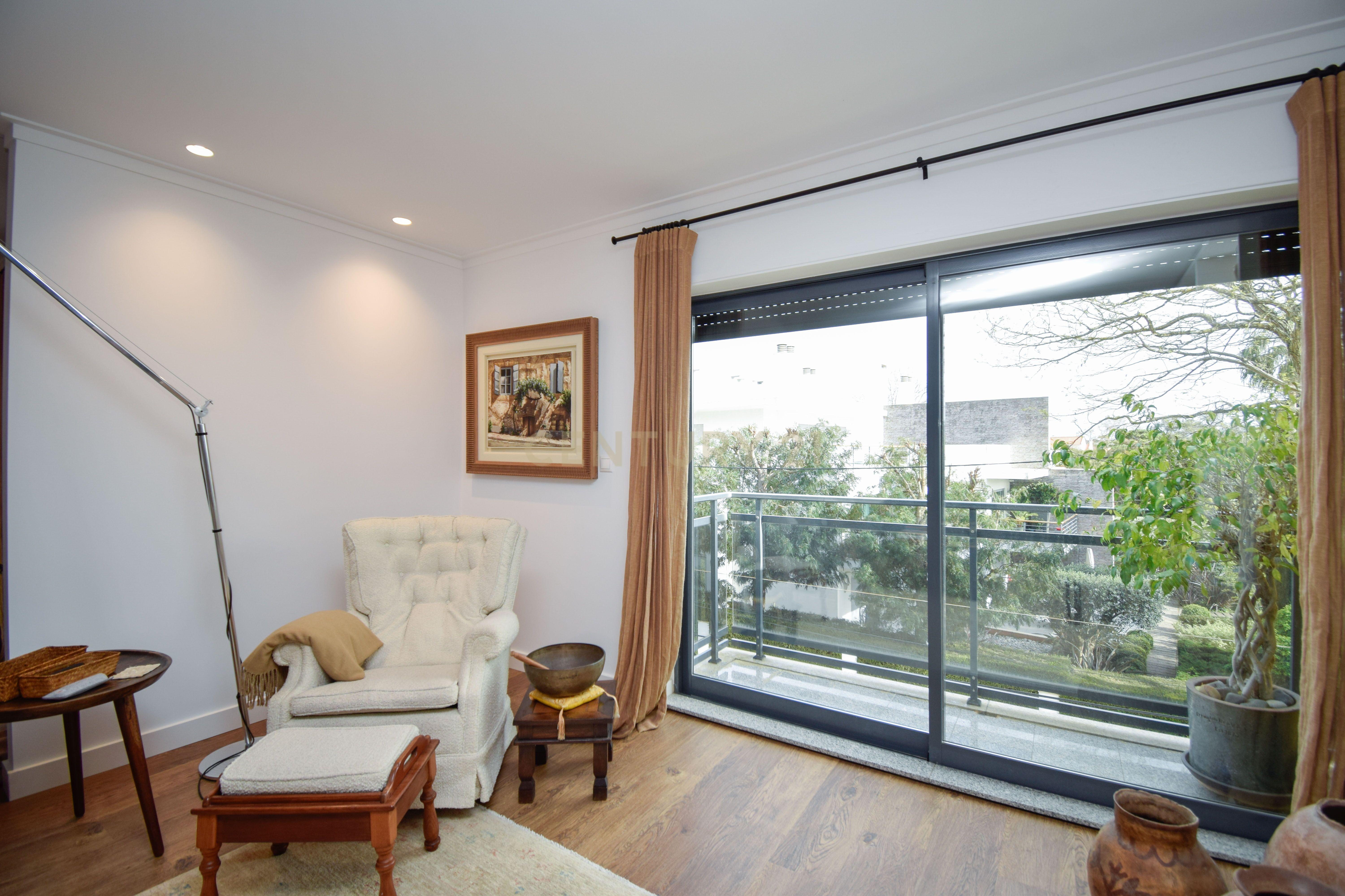 Apartamento T3 Duplex Cascais centro - Image 2