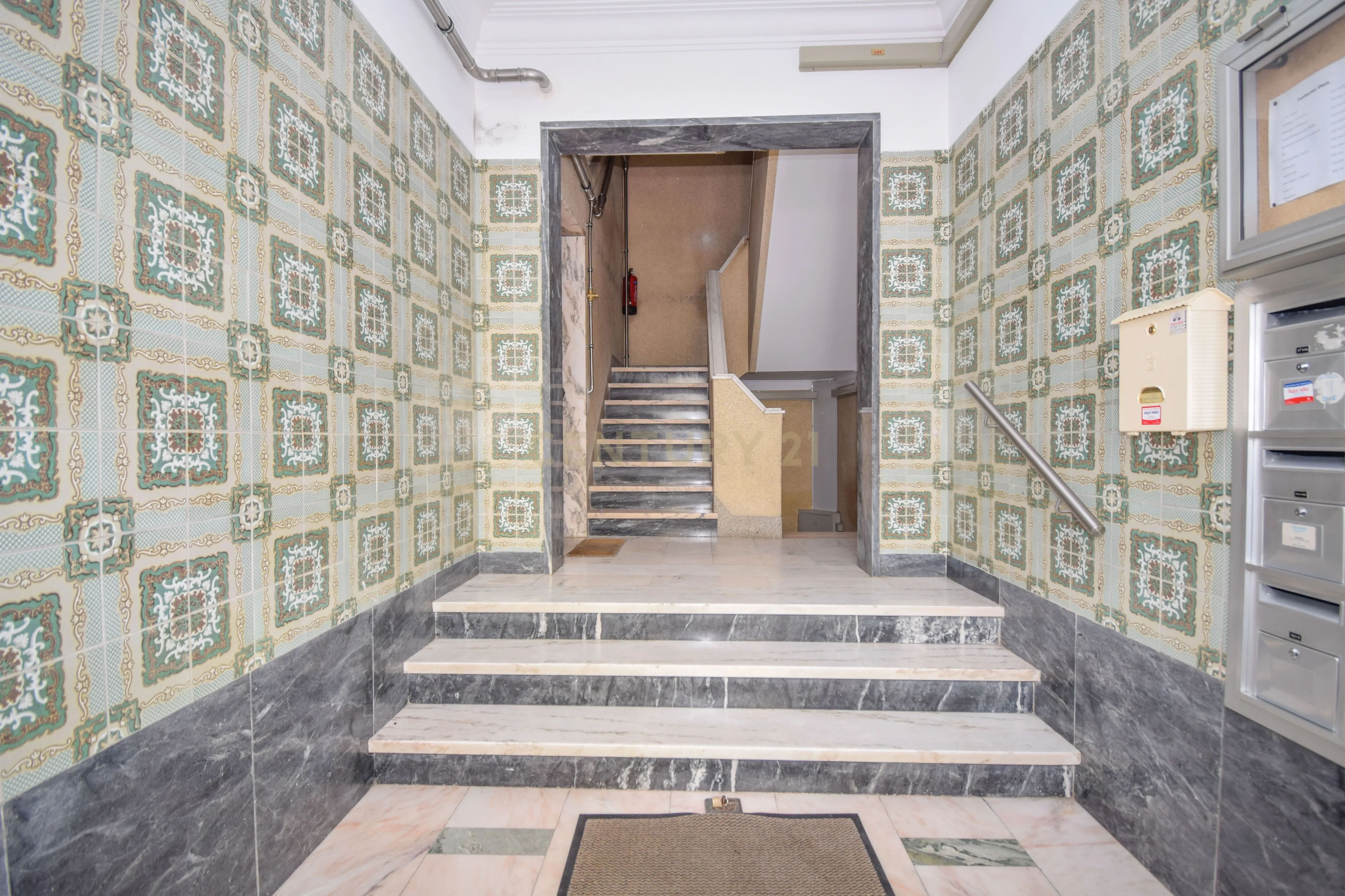 Apartamento T3 com excelente localização no centro de Odivelas - Image 18