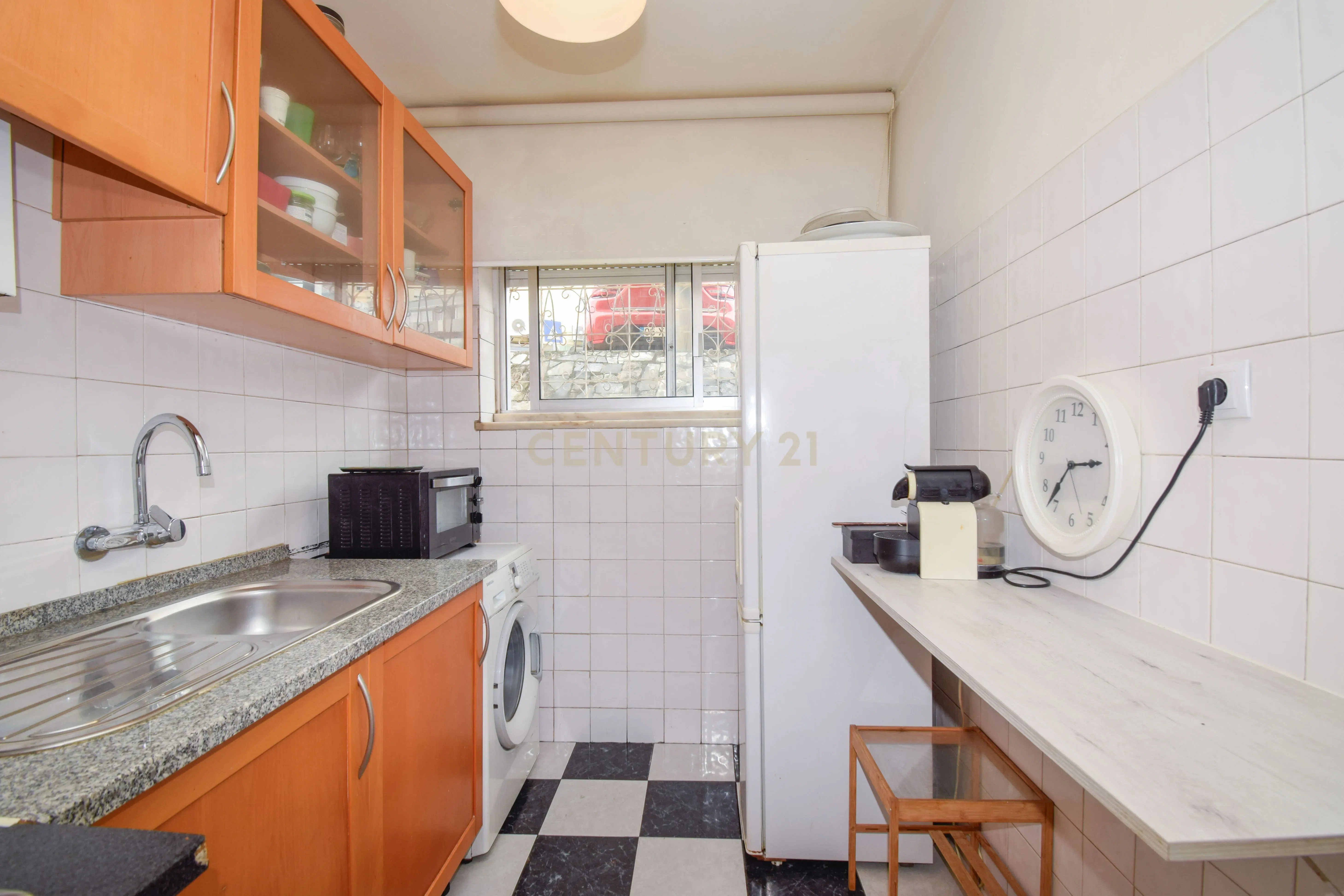Apartamento T3 com excelente localização no centro de Odivelas - Image 7