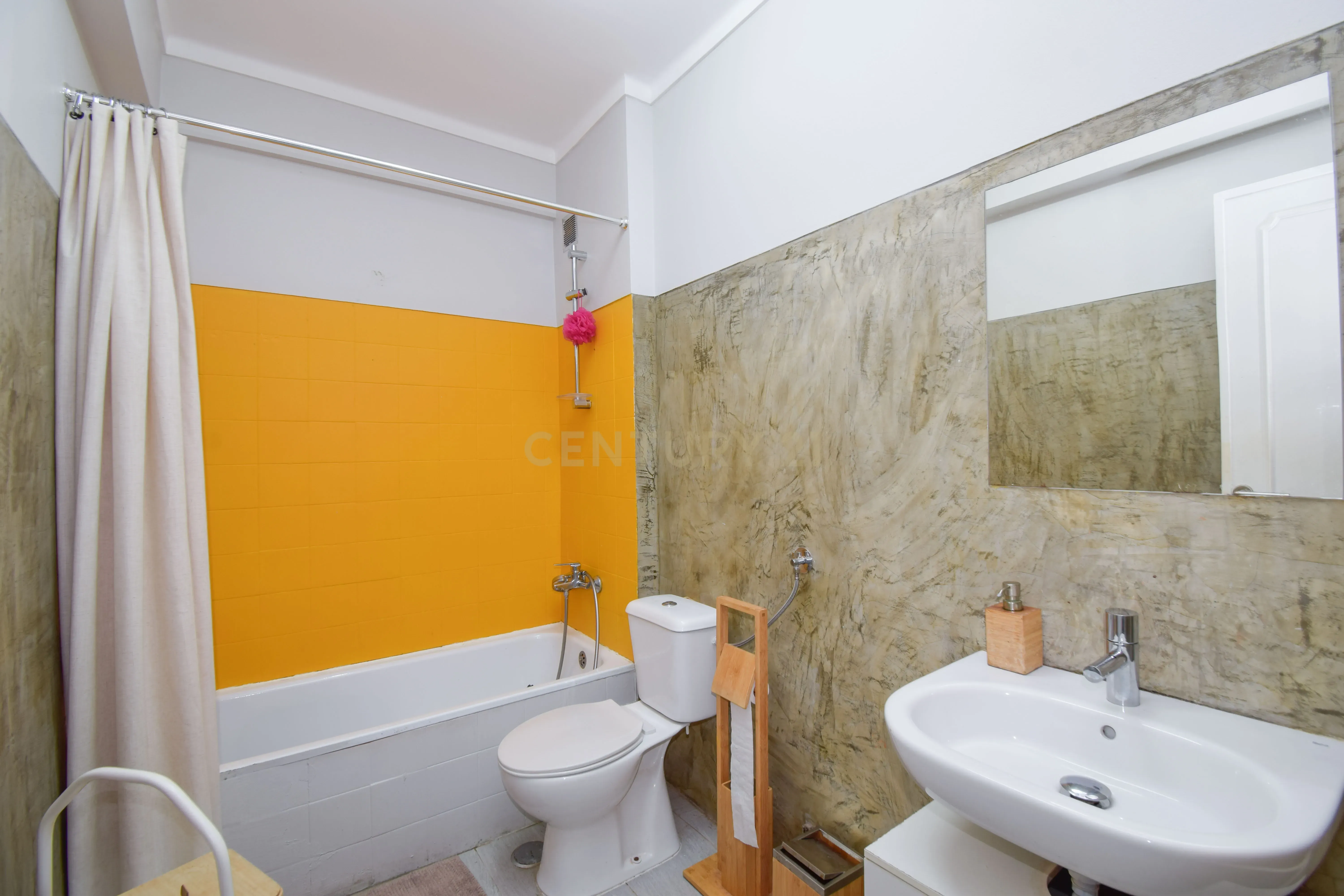 Apartamento T3 com excelente localização no centro de Odivelas - Image 14