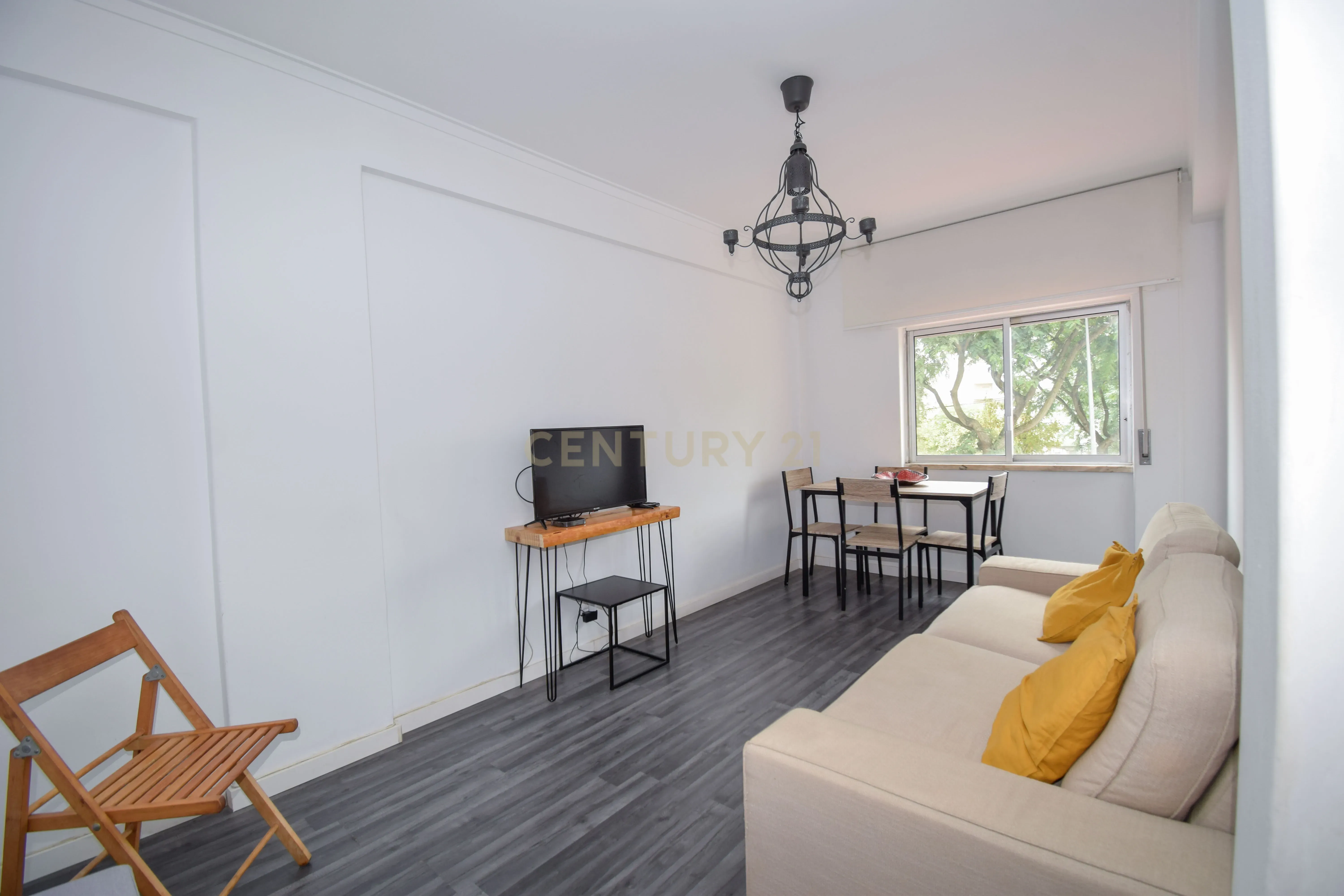 Apartamento T3 com excelente localização no centro de Odivelas - Image 5