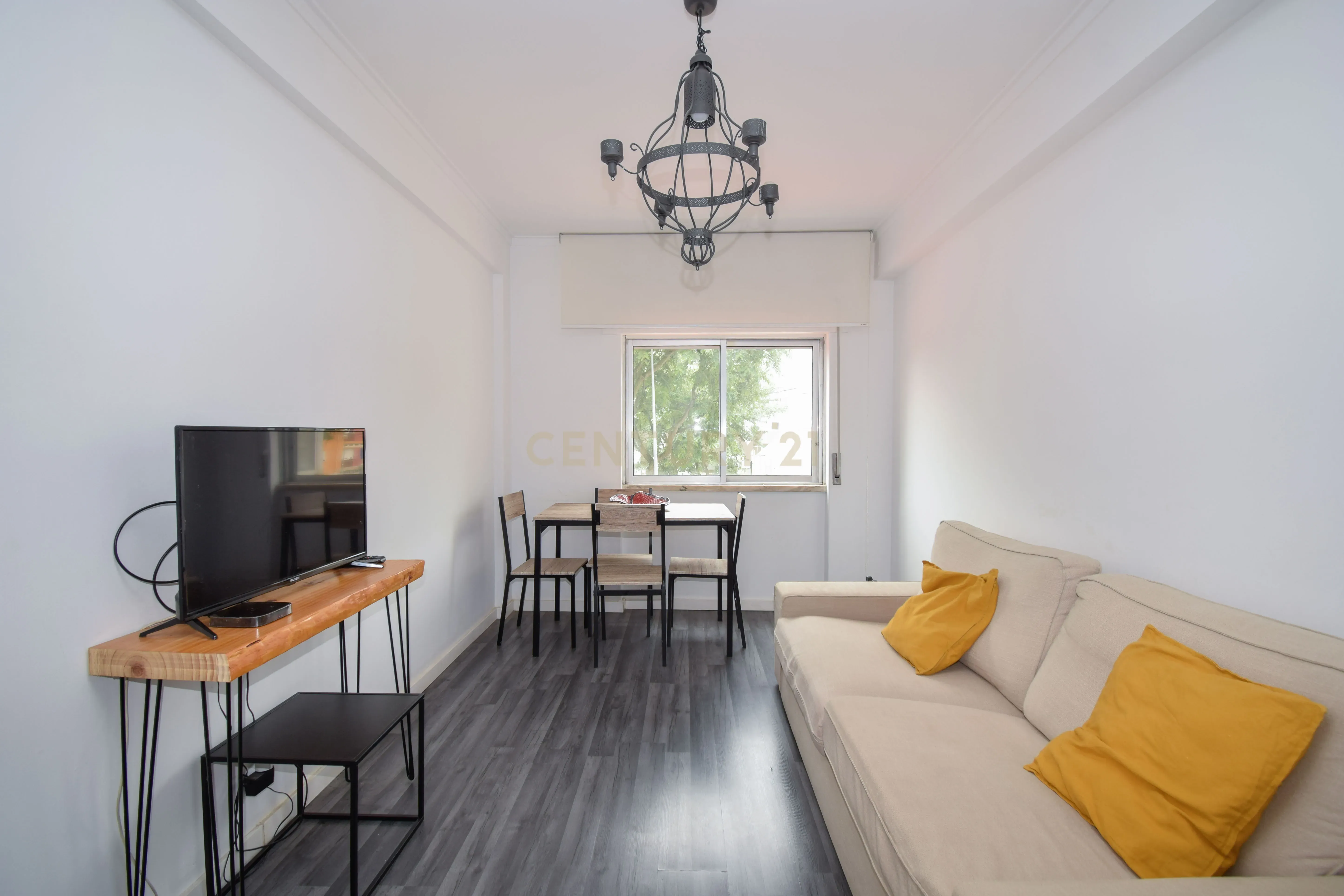 Apartamento T3 com excelente localização no centro de Odivelas - Image 2