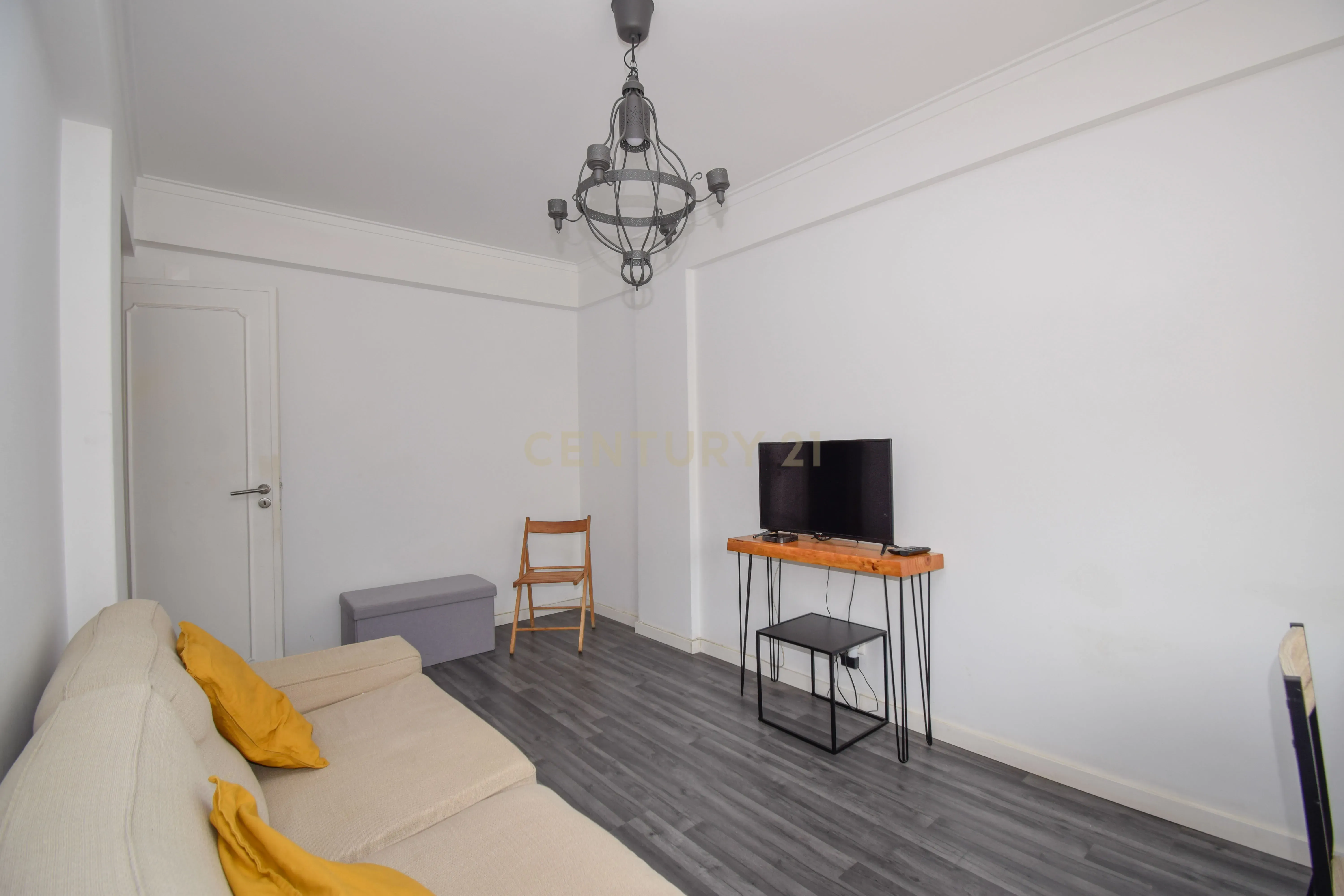 Apartamento T3 com excelente localização no centro de Odivelas - Image 3