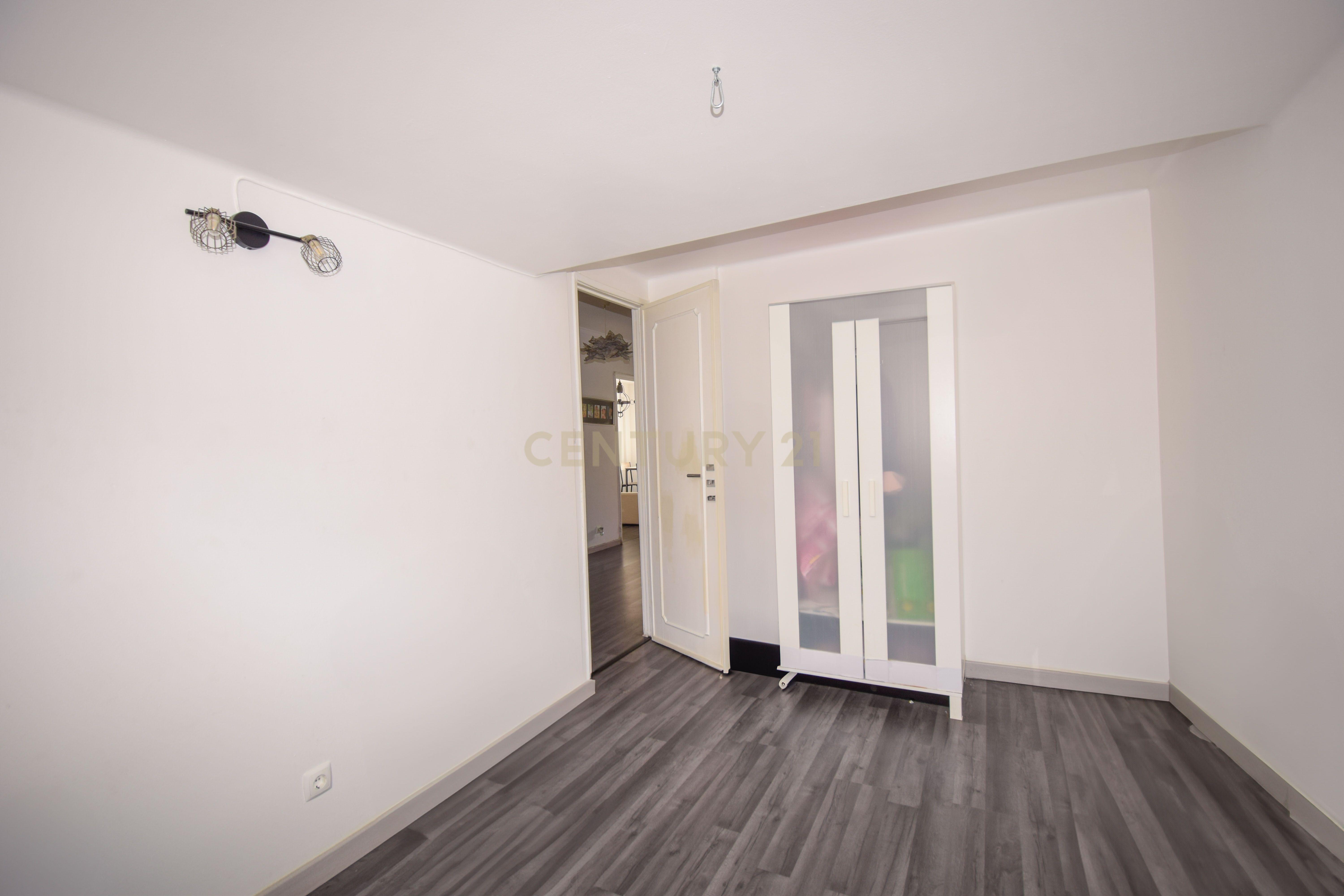Apartamento T3 com excelente localização no centro de Odivelas - Image 16
