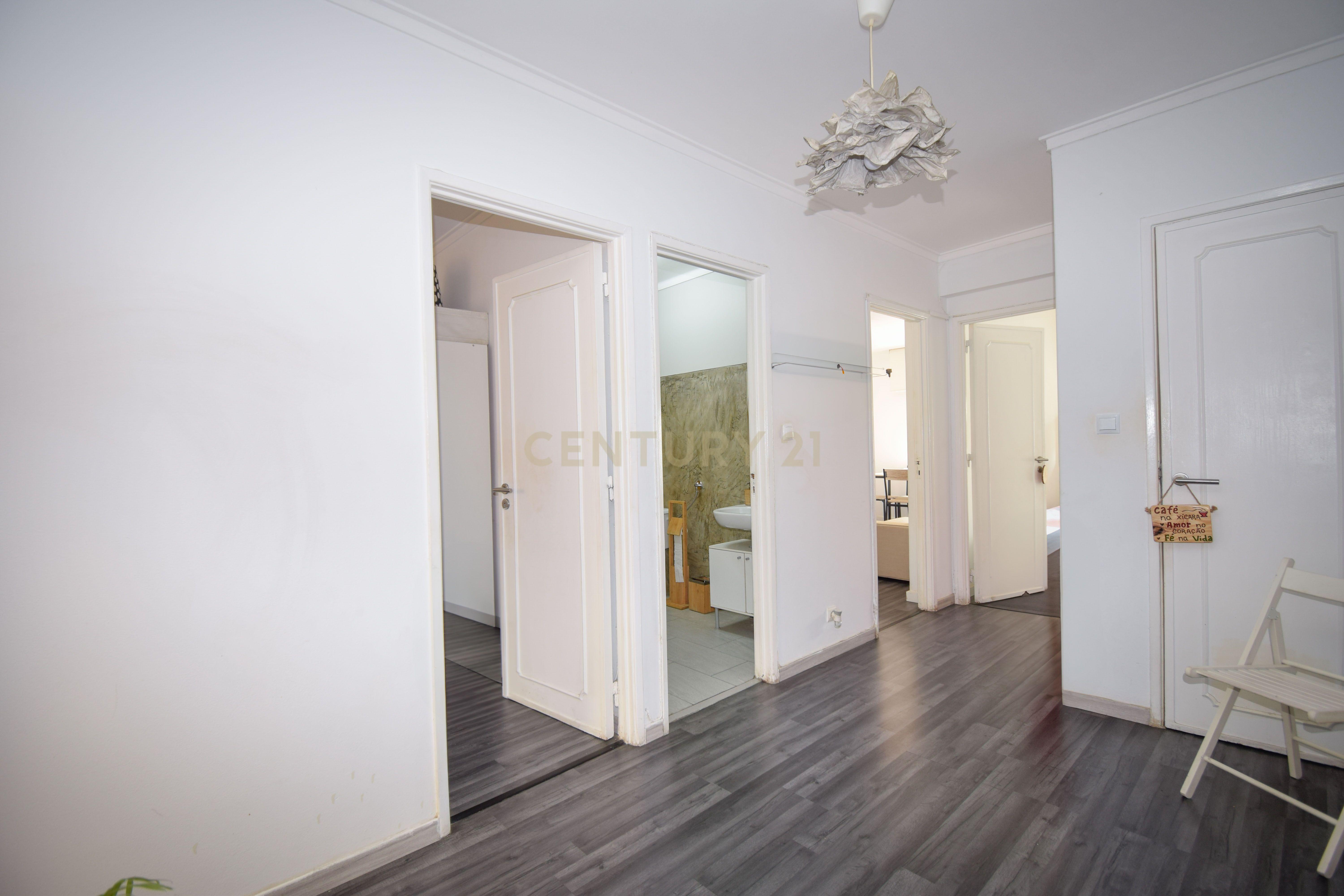 Apartamento T3 com excelente localização no centro de Odivelas - Image 6