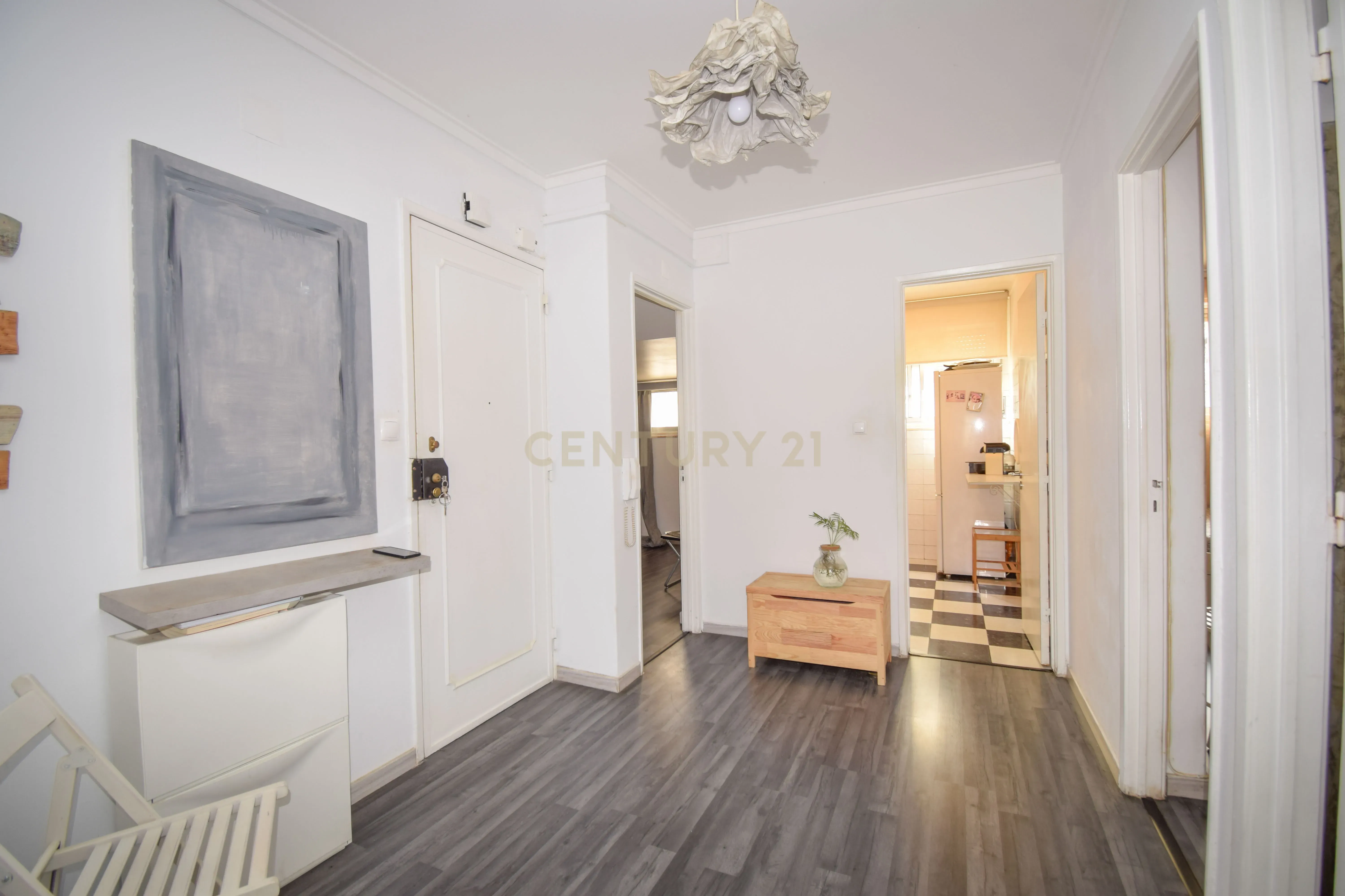 Apartamento T3 com excelente localização no centro de Odivelas - Image 1