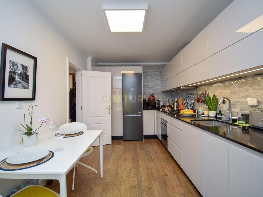 Apartamento T3 Duplex Cascais centro - Image 14
