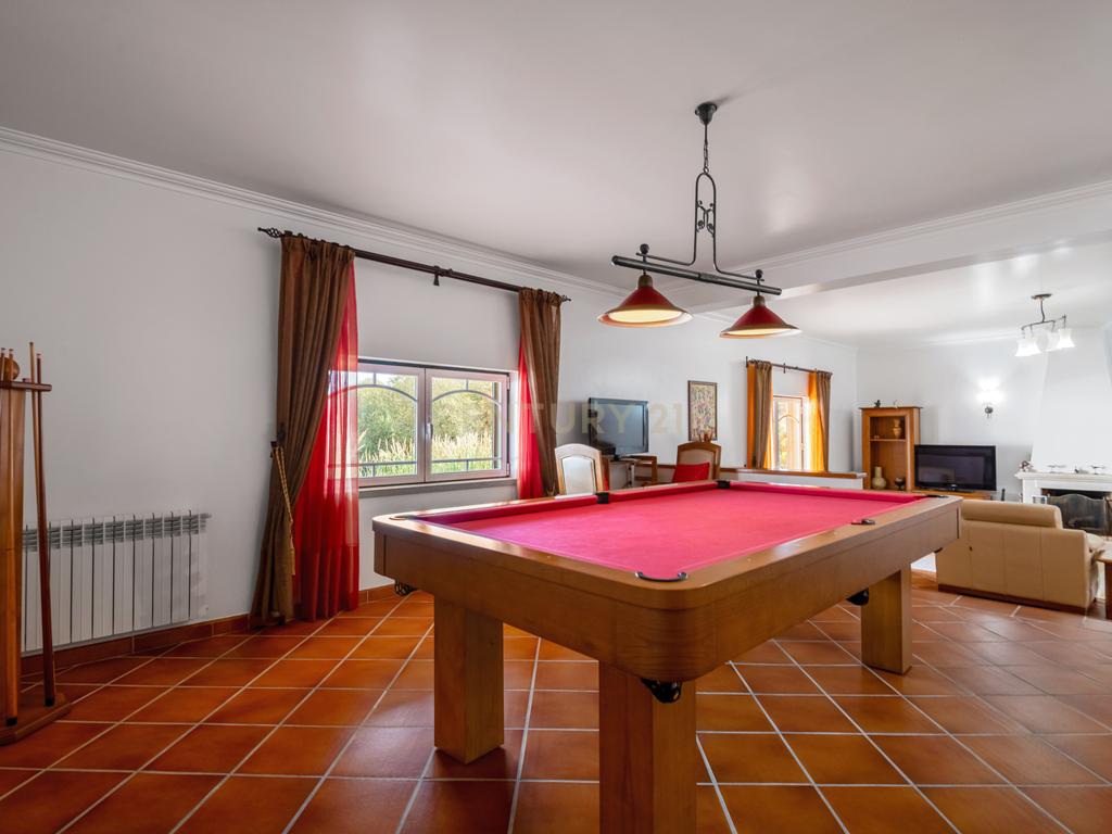 Moradia Típica Portuguesa com Jardim e Terrenos Privados – Alcoentre, Azambuja - Image 8