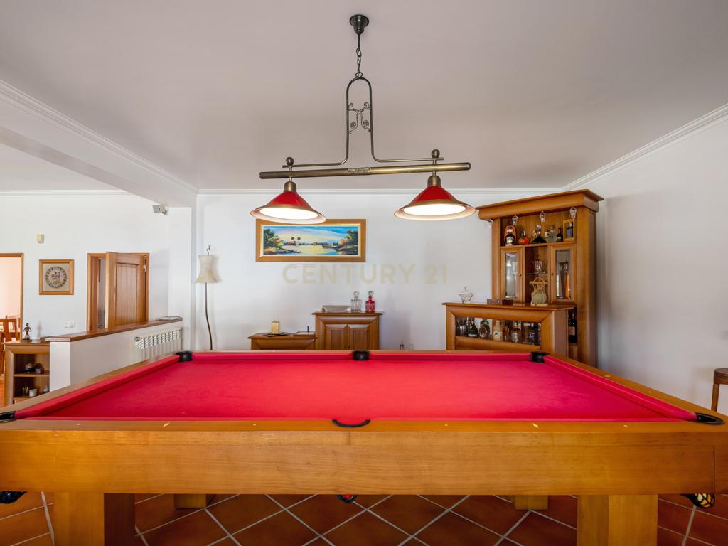Moradia Típica Portuguesa com Jardim e Terrenos Privados – Alcoentre, Azambuja - Image 9