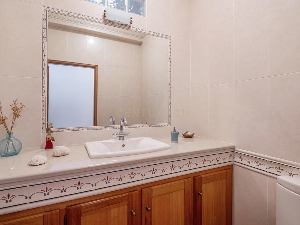 Moradia Típica Portuguesa com Jardim e Terrenos Privados – Alcoentre, Azambuja - Image 15