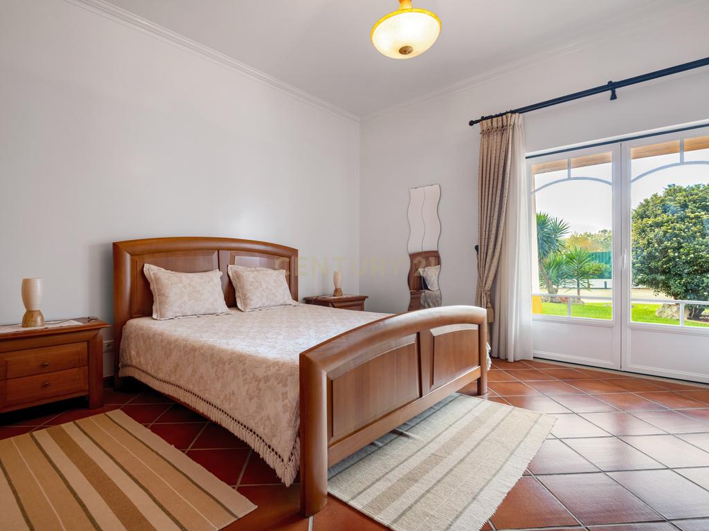 Moradia Típica Portuguesa com Jardim e Terrenos Privados – Alcoentre, Azambuja - Image 18