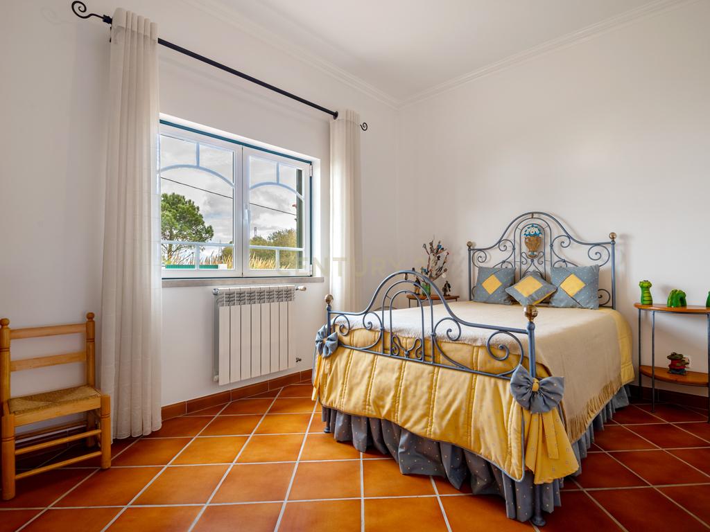 Moradia Típica Portuguesa com Jardim e Terrenos Privados – Alcoentre, Azambuja - Image 29