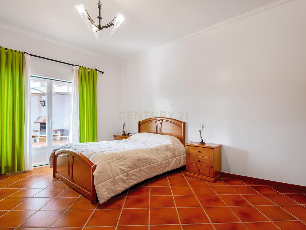 Moradia Típica Portuguesa com Jardim e Terrenos Privados – Alcoentre, Azambuja - Image 27