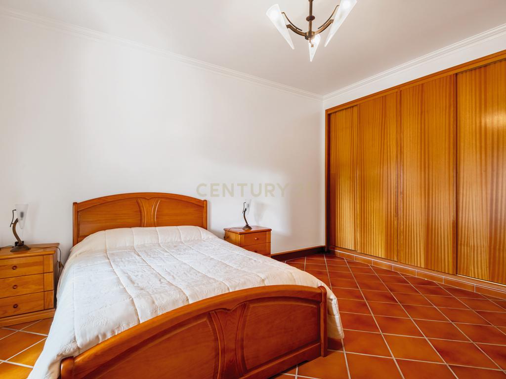 Moradia Típica Portuguesa com Jardim e Terrenos Privados – Alcoentre, Azambuja - Image 28