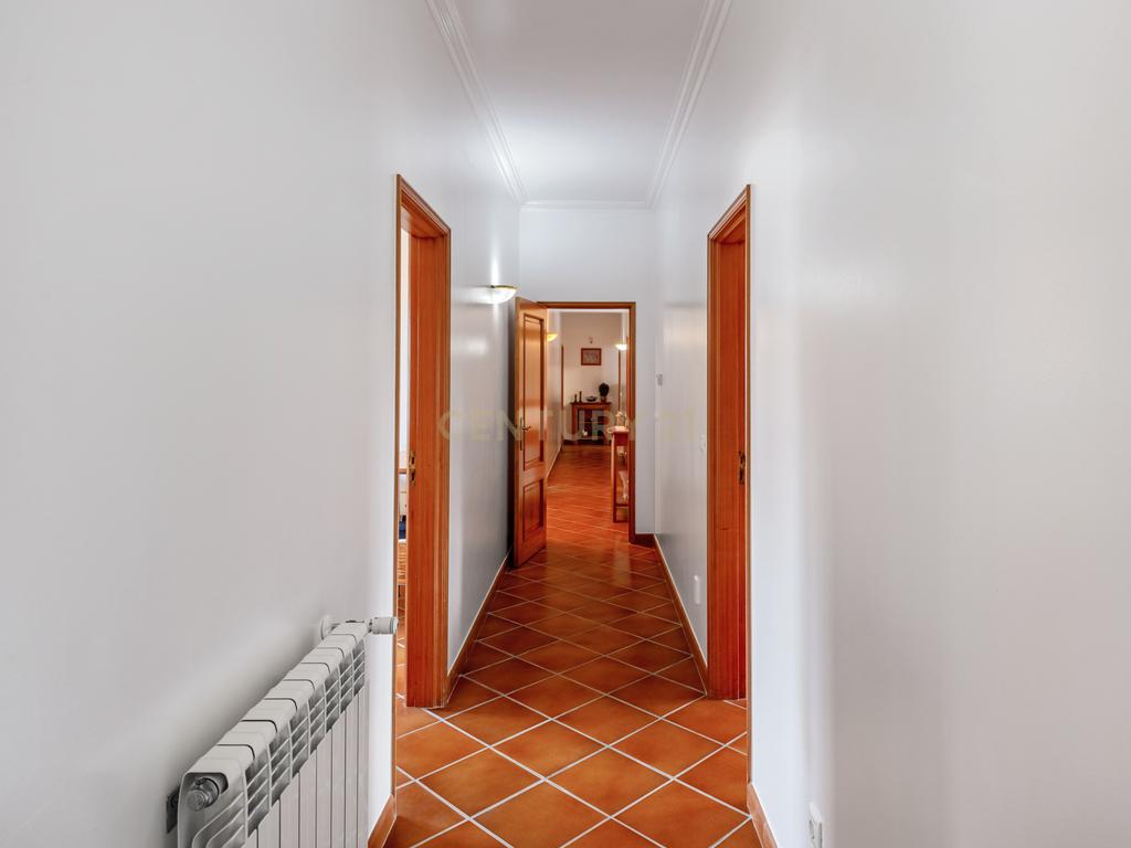 Moradia Típica Portuguesa com Jardim e Terrenos Privados – Alcoentre, Azambuja - Image 24