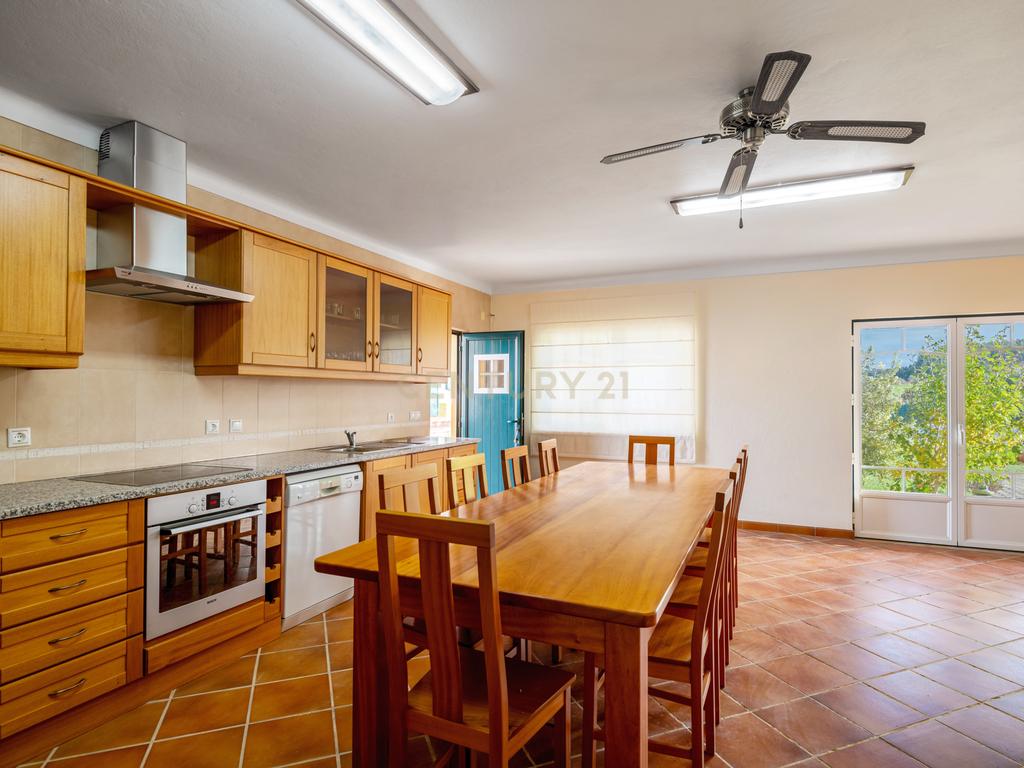 Moradia Típica Portuguesa com Jardim e Terrenos Privados – Alcoentre, Azambuja - Image 40