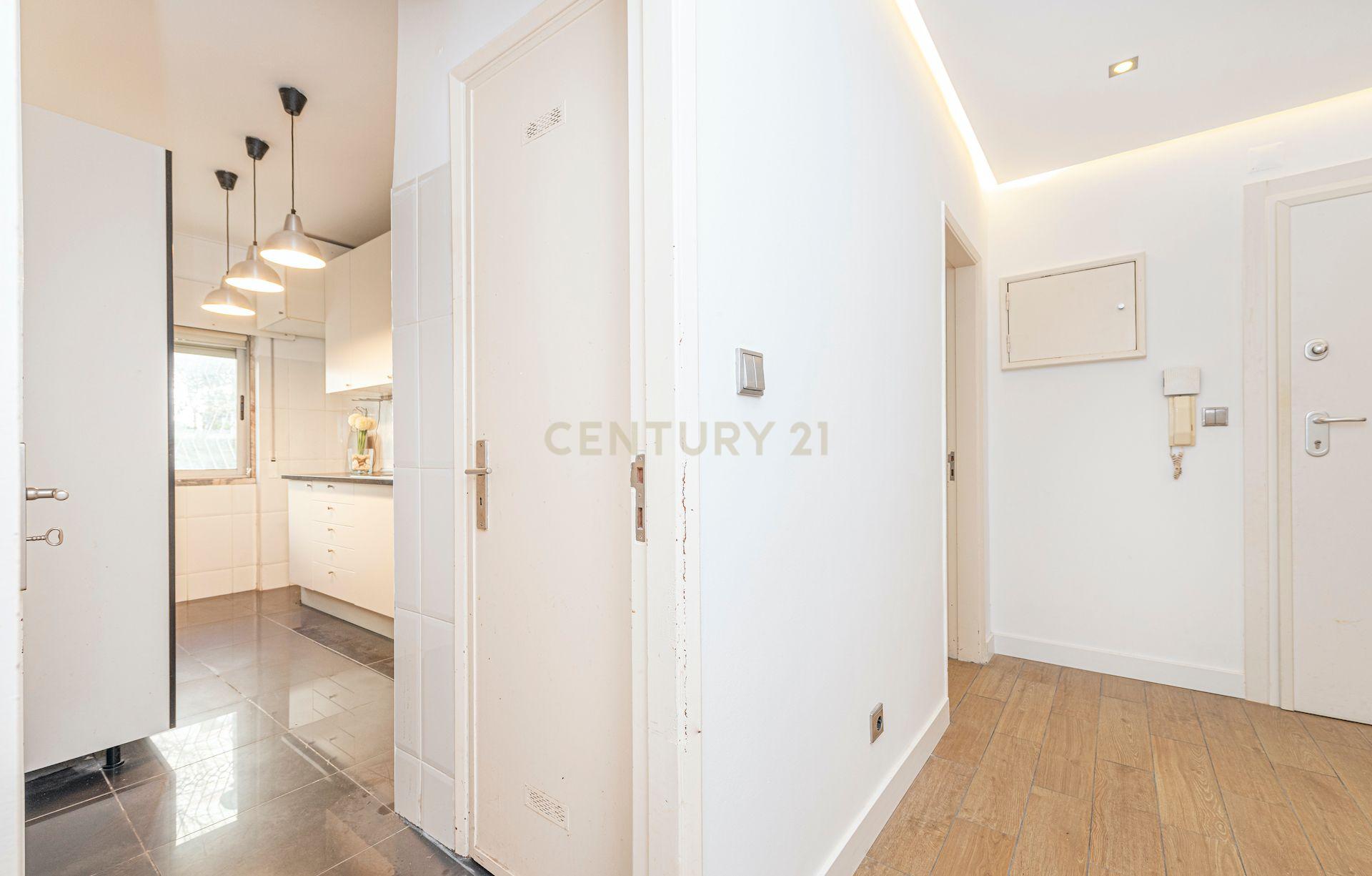 Apartamento T3 em Casal de São Brás - Image 8