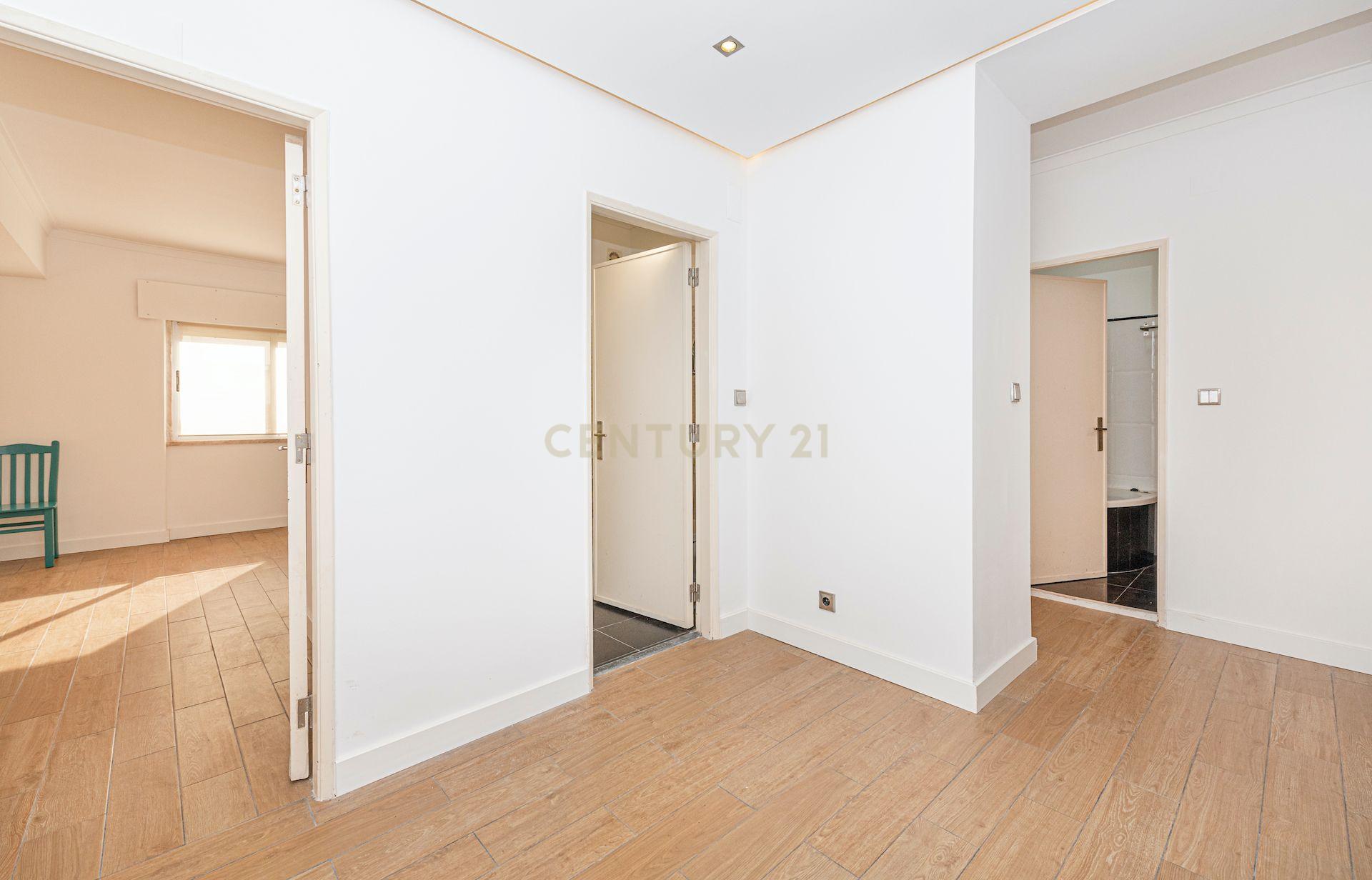 Apartamento T3 em Casal de São Brás - Image 13