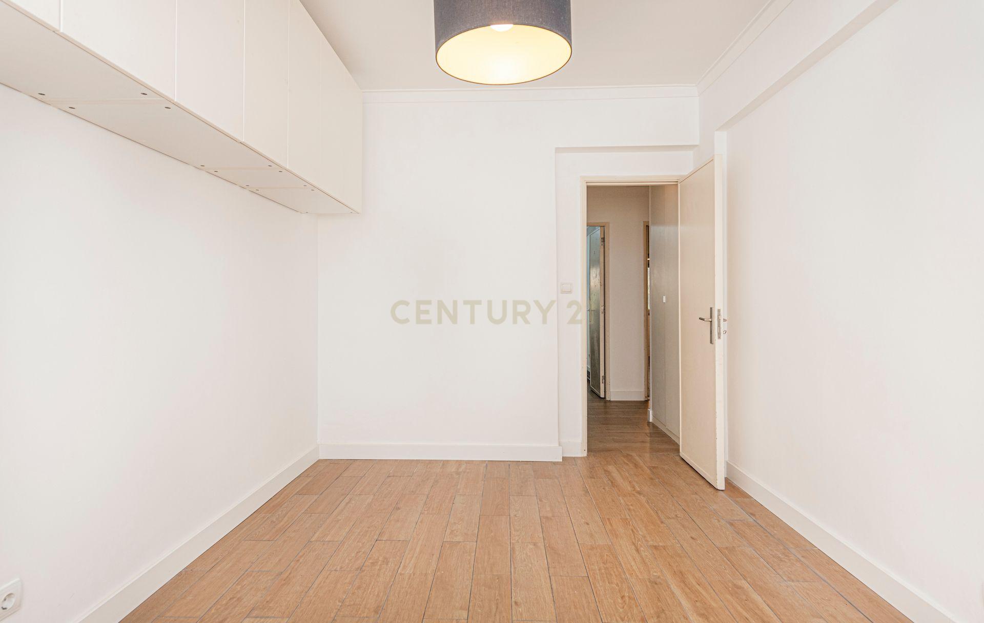 Apartamento T3 em Casal de São Brás - Image 11